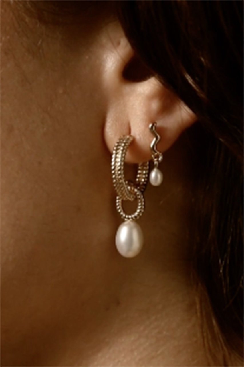 【デイジー ロンドン/DAISY LONDON】のDOUBLE ROPE PEARL DROP ピアス 人気、トレンドファッション・服の通販 founy(ファニー) 　ファッション　Fashion　レディースファッション　Fashion for Women　ジュエリー　Jewelry　ファッションリング　Fashion Rings　イヤリング・フープ・ドロップタイプ　Hoop, Drop & Clip Earrings　イヤリング　Earrings　パール　Pearl, Pearl Accent　other-2|ID: prp329100004079353 ipo3291000000035658939