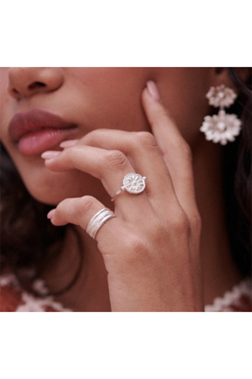 【デイジー ロンドン/DAISY LONDON】のDAISY FLOWER リング 人気、トレンドファッション・服の通販 founy(ファニー) 　ファッション　Fashion　レディースファッション　Fashion for Women　ジュエリー　Jewelry　オーガニック　Organic Cotton　コレクション　Collection, Seasonal Line　シルバー　Silver, Metallic Silver　エレガント 上品　Elegant　other-5|ID: prp329100004079379 ipo3291000000035659037