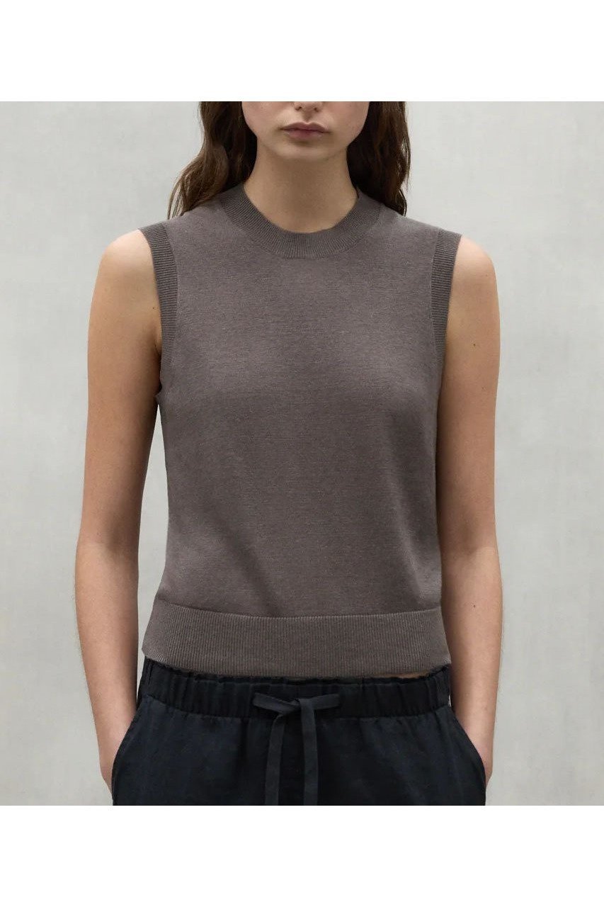 【エコアルフ/ECOALF】のMELIA サマーニット ベスト / MELIA LINEN KNITTED SWEATER WOMAN インテリア・キッズ・メンズ・レディースファッション・服の通販 founy(ファニー) 　ファッション　Fashion　レディースファッション　WOMEN　トップス・カットソー　Tops/Tshirt　ニット　Knit Tops　パーカ　Sweats　ベスト/ジレ　Gilets/Vests　プルオーバー　Pullover　スウェット　Sweat　なめらか　Smooth　コンパクト　Compact　サマー　Summer　シンプル　Simple　ベスト　Vest　ボトム　Bottom　リネン　Linen　夏　Summer　ブラウン|ID: prp329100004080971 ipo3291000000027582586