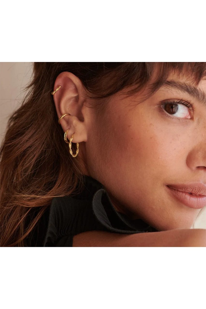 【デイジー ロンドン/DAISY LONDON】のROPE TWIST HUGGIE HOOP ピアス 人気、トレンドファッション・服の通販 founy(ファニー) ファッション Fashion レディースファッション Fashion for Women ジュエリー Jewelry ファッションリング Fashion Rings イヤリング・フープ・ドロップタイプ Hoop, Drop & Clip Earrings イヤリング Earrings コレクション Collection, Seasonal Line トレンド Trend, Trending Now フープ Hoop, Hoop Earrings ミックス Mix, Mixed Style モチーフ Motif, Design Theme other-2|ID: prp329100004084820 ipo3291000000035471807