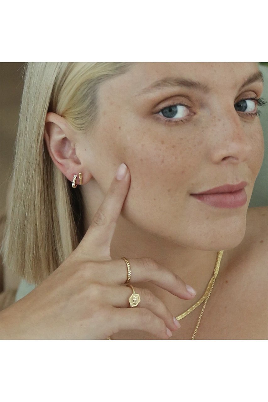 【デイジー ロンドン/DAISY LONDON】の【ESTEE LALONDE】 T BAR STUD ピアス 人気、トレンドファッション・服の通販 founy(ファニー) 　ファッション　Fashion　レディースファッション　Fashion for Women　ジュエリー　Jewelry　ファッションリング　Fashion Rings　イヤリング・フープ・ドロップタイプ　Hoop, Drop & Clip Earrings　イヤリング　Earrings　コレクション　Collection, Seasonal Line　シンプル　Simple, Minimal　エレガント 上品　Elegant　人気　Popular, Best Seller　other-2|ID: prp329100004084830 ipo3291000000035471821