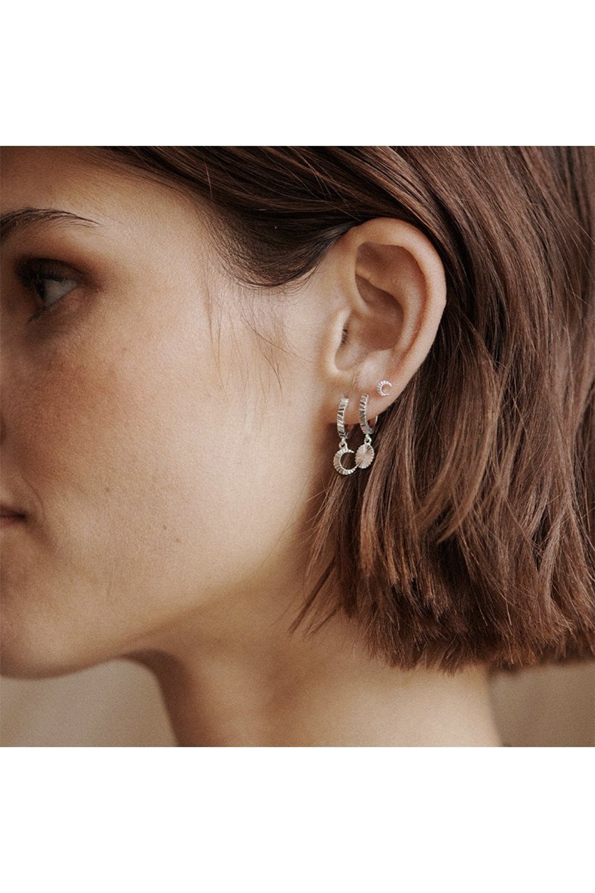 【デイジー ロンドン/DAISY LONDON】の【ESTEE LALONDE】 LUNA HUGGIE CHARM ピアス 人気、トレンドファッション・服の通販 founy(ファニー) 　ファッション　Fashion　レディースファッション　Fashion for Women　ジュエリー　Jewelry　ファッションリング　Fashion Rings　イヤリング・フープ・ドロップタイプ　Hoop, Drop & Clip Earrings　おすすめ　Recommended / Our Picks　イヤリング　Earrings　コレクション　Collection, Seasonal Line　シルバー　Silver, Metallic Silver　パーティ　Party, Party Style　エレガント 上品　Elegant　人気　Popular, Best Seller　再入荷　Restock / Back in Stock　other-6|ID: prp329100004084835 ipo3291000000035786835