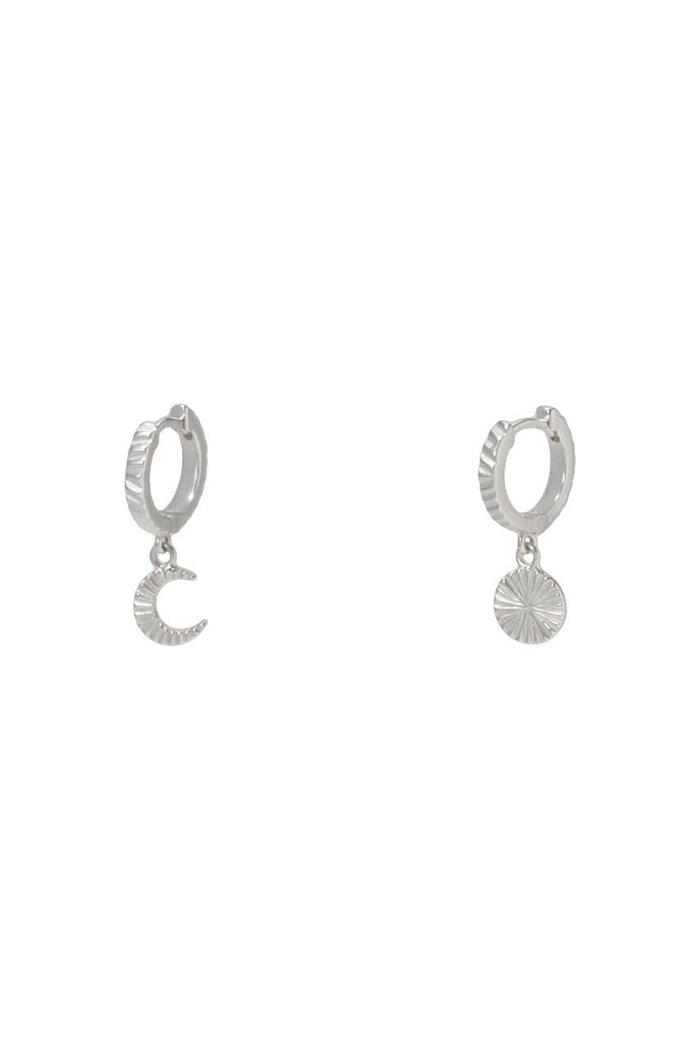 【デイジー ロンドン/DAISY LONDON】の【ESTEE LALONDE】 LUNA HUGGIE CHARM ピアス インテリア・キッズ・メンズ・レディースファッション・服の通販 founy(ファニー) https://founy.com/ ファッション Fashion レディースファッション Fashion for Women ジュエリー Jewelry ファッションリング Fashion Rings イヤリング・フープ・ドロップタイプ Hoop, Drop & Clip Earrings おすすめ Recommended / Our Picks イヤリング Earrings コレクション Collection, Seasonal Line シルバー Silver, Metallic Silver パーティ Party, Party Style エレガント 上品 Elegant 人気 Popular, Best Seller |ID: prp329100004084835 ipo3291000000036111673