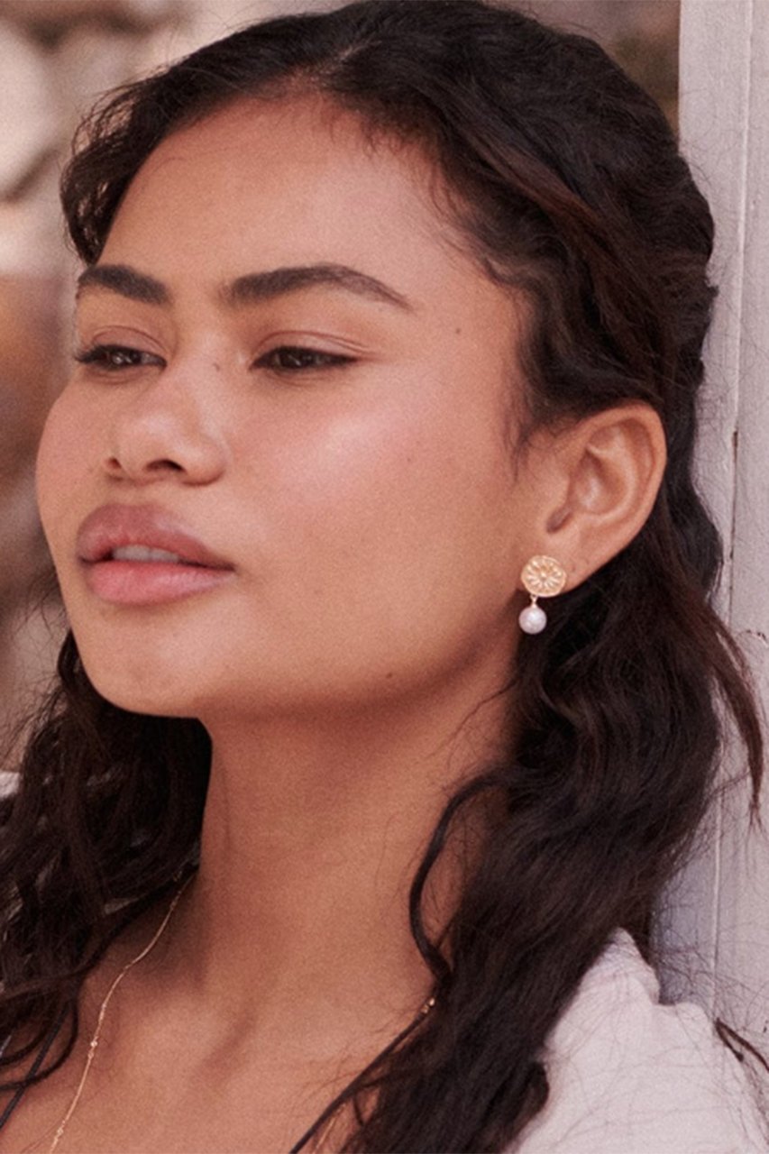 【デイジー ロンドン/DAISY LONDON】のDAISY PEARL DROP ピアス 人気、トレンドファッション・服の通販 founy(ファニー) 　ファッション　Fashion　レディースファッション　Fashion for Women　ジュエリー　Jewelry　ファッションリング　Fashion Rings　イヤリング・フープ・ドロップタイプ　Hoop, Drop & Clip Earrings　イヤリング　Earrings　オーガニック　Organic Cotton　コレクション　Collection, Seasonal Line　パール　Pearl, Pearl Accent　other-6|ID: prp329100004084841 ipo3291000000036111690