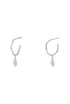 【デイジー ロンドン/DAISY LONDON】のORGANIC HOOP PEARL DROP ピアス シルバー|ID: prp329100004084848 ipo3291000000036198232