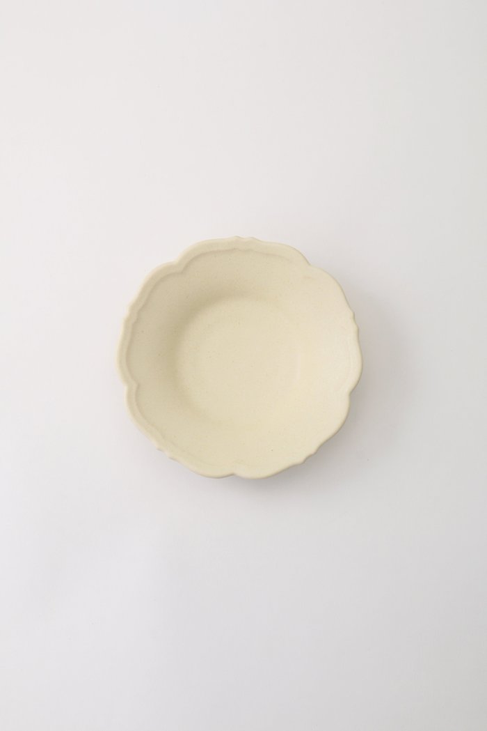 【あわびウェア/Awabi ware / GOODS】の輪花皿 S インテリア・キッズ・メンズ・レディースファッション・服の通販 founy(ファニー) https://founy.com/ 吸水 Absorbent, Quick-Dry 皿 Plate, Dish テーブル Table, Dining Table フォルム Silhouette, Form 再入荷 Restock / Back in Stock ギフト プレゼント Gift / Present ホーム・キャンプ・アウトドア・お取り寄せ Home Living / Home & Lifestyle / Camping Gear / Outdoor Camping キッチン・ダイニング Kitchen & Dining Essentials. Stylish & Functional Tableware キッチン家電・キッチン用品 Kitchen Appliances & Tools |ID: prp329100004091373 ipo3291000000034121660