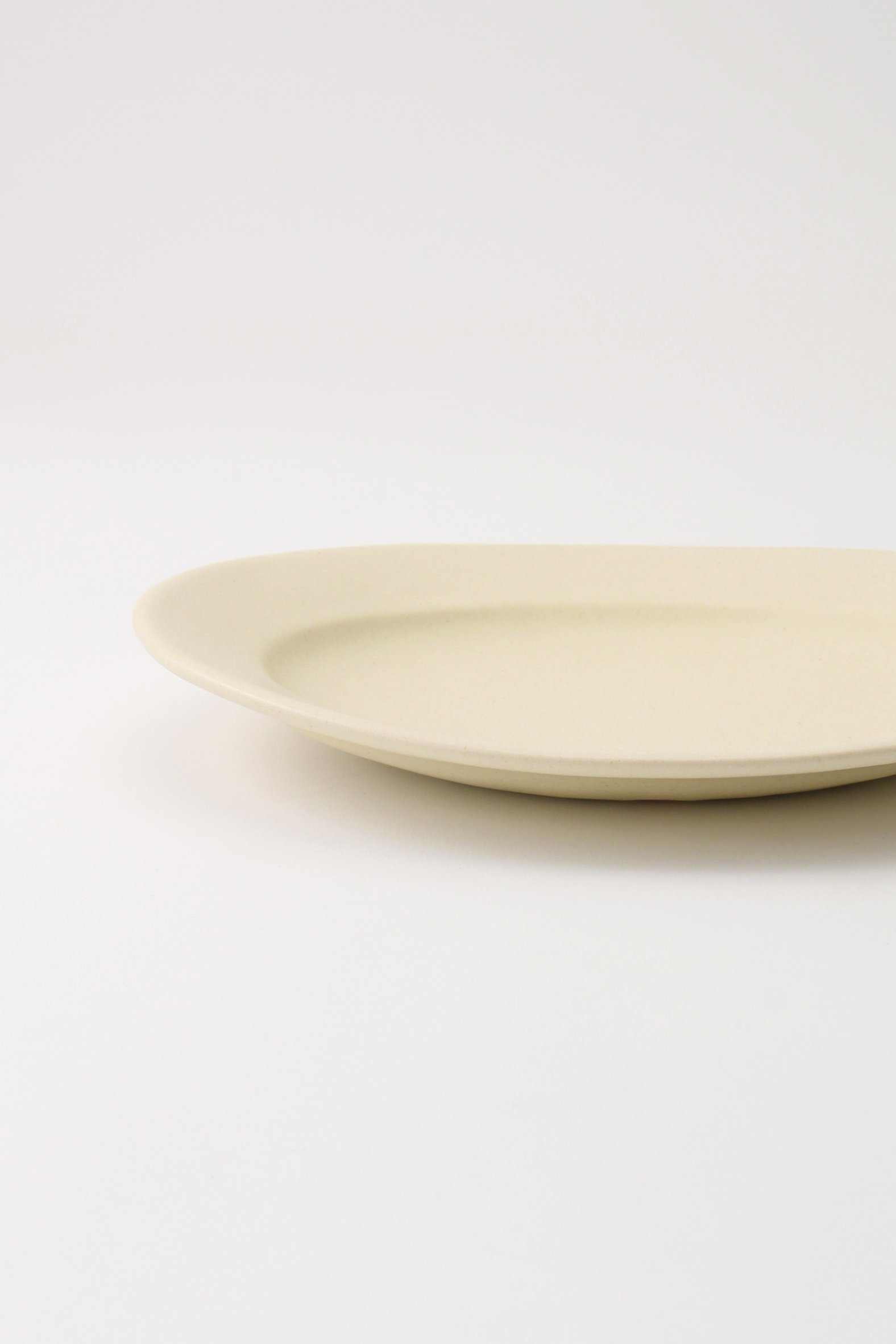【あわびウェア/Awabi ware / GOODS】のオーバル皿 M 人気、トレンドファッション・服の通販 founy(ファニー) 　オーバル　Oval Design　吸水　Absorbent, Quick-Dry　皿　Plate, Dish　テーブル　Table, Dining Table　フォルム　Silhouette, Form　再入荷　Restock / Back in Stock　ギフト プレゼント　Gift / Present　ホーム・キャンプ・アウトドア・お取り寄せ　Home Living / Home & Lifestyle / Camping Gear / Outdoor Camping　キッチン・ダイニング　Kitchen & Dining Essentials. Stylish & Functional Tableware　キッチン家電・キッチン用品　Kitchen Appliances & Tools　other-3|ID: prp329100004091374 ipo3291000000034121717