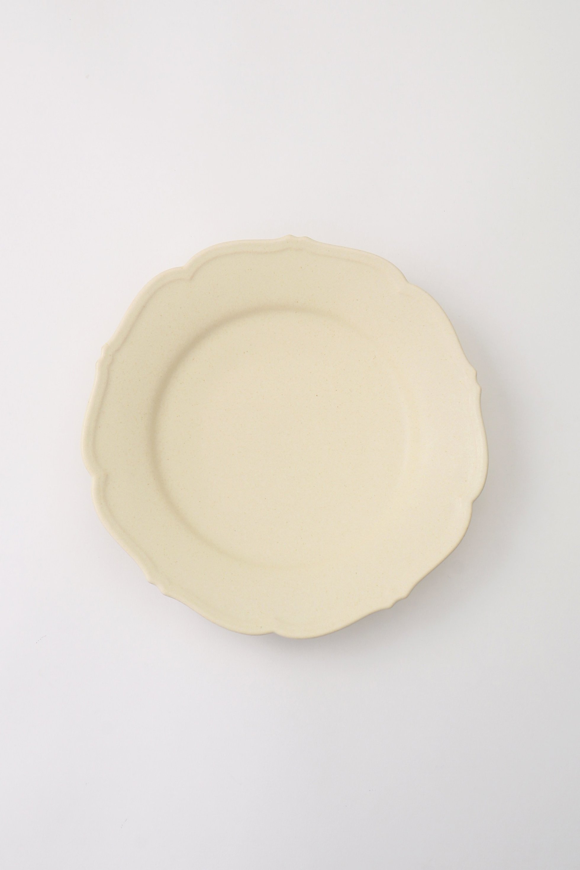 【あわびウェア/Awabi ware / GOODS】の輪花皿 M インテリア・キッズ・メンズ・レディースファッション・服の通販 founy(ファニー) 　吸水　Absorbent, Quick-Dry　皿　Plate, Dish　テーブル　Table, Dining Table　フォルム　Silhouette, Form　再入荷　Restock / Back in Stock　ギフト プレゼント　Gift / Present　ホーム・キャンプ・アウトドア・お取り寄せ　Home Living / Home & Lifestyle / Camping Gear / Outdoor Camping　キッチン・ダイニング　Kitchen & Dining Essentials. Stylish & Functional Tableware　キッチン家電・キッチン用品　Kitchen Appliances & Tools　アイボリー|ID: prp329100004091394 ipo3291000000034121641