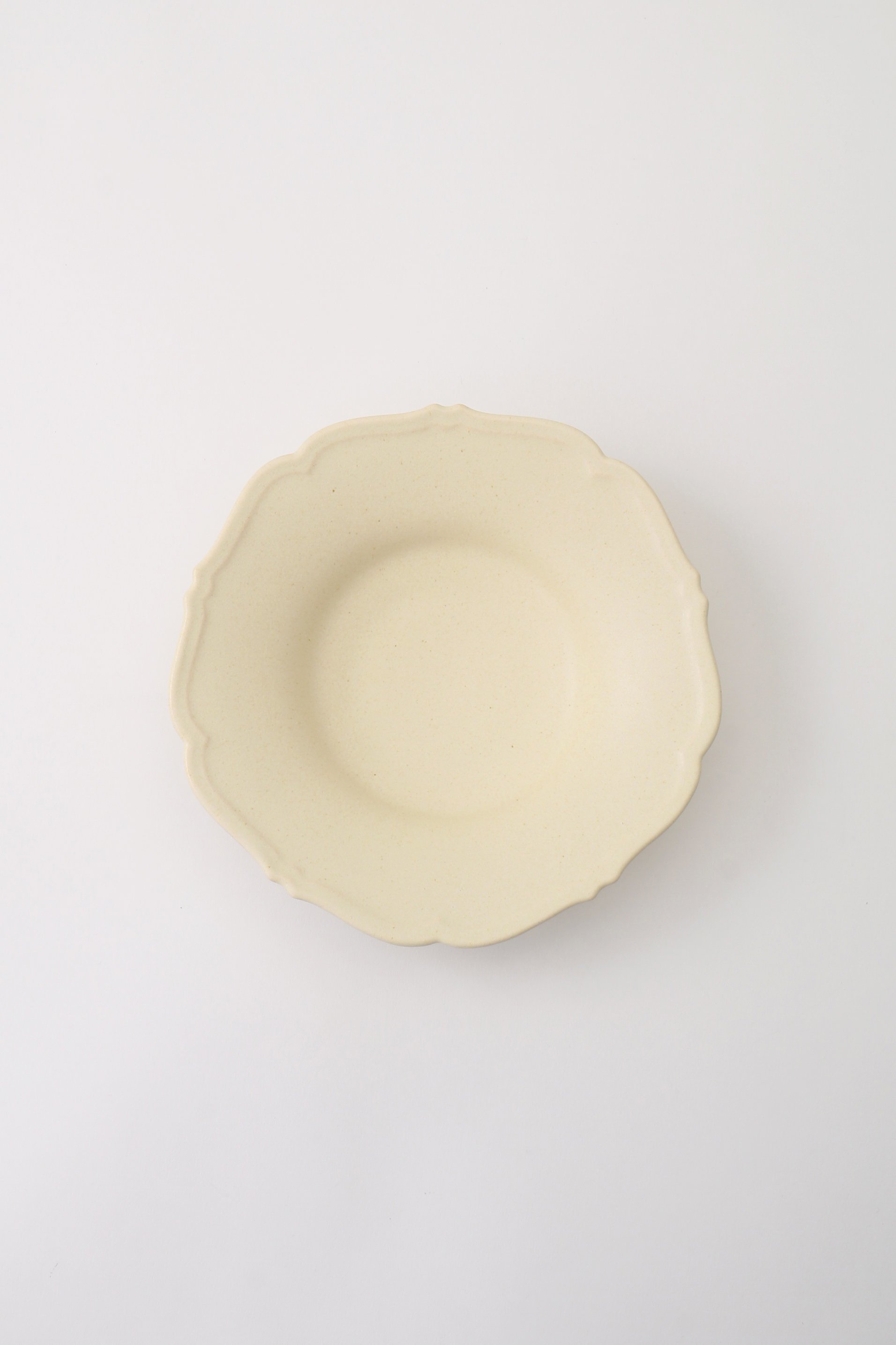 【あわびウェア/Awabi ware / GOODS】の輪花中深皿 人気、トレンドファッション・服の通販 founy(ファニー) 　吸水　Absorbent, Quick-Dry　皿　Plate, Dish　テーブル　Table, Dining Table　フォルム　Silhouette, Form　ギフト プレゼント　Gift / Present　新作・新入荷　New Arrivals / New In　ホーム・キャンプ・アウトドア・お取り寄せ　Home Living / Home & Lifestyle / Camping Gear / Outdoor Camping　キッチン・ダイニング　Kitchen & Dining Essentials. Stylish & Functional Tableware　キッチン家電・キッチン用品　Kitchen Appliances & Tools　 other-1|ID: prp329100004091395 ipo3291000000034121650