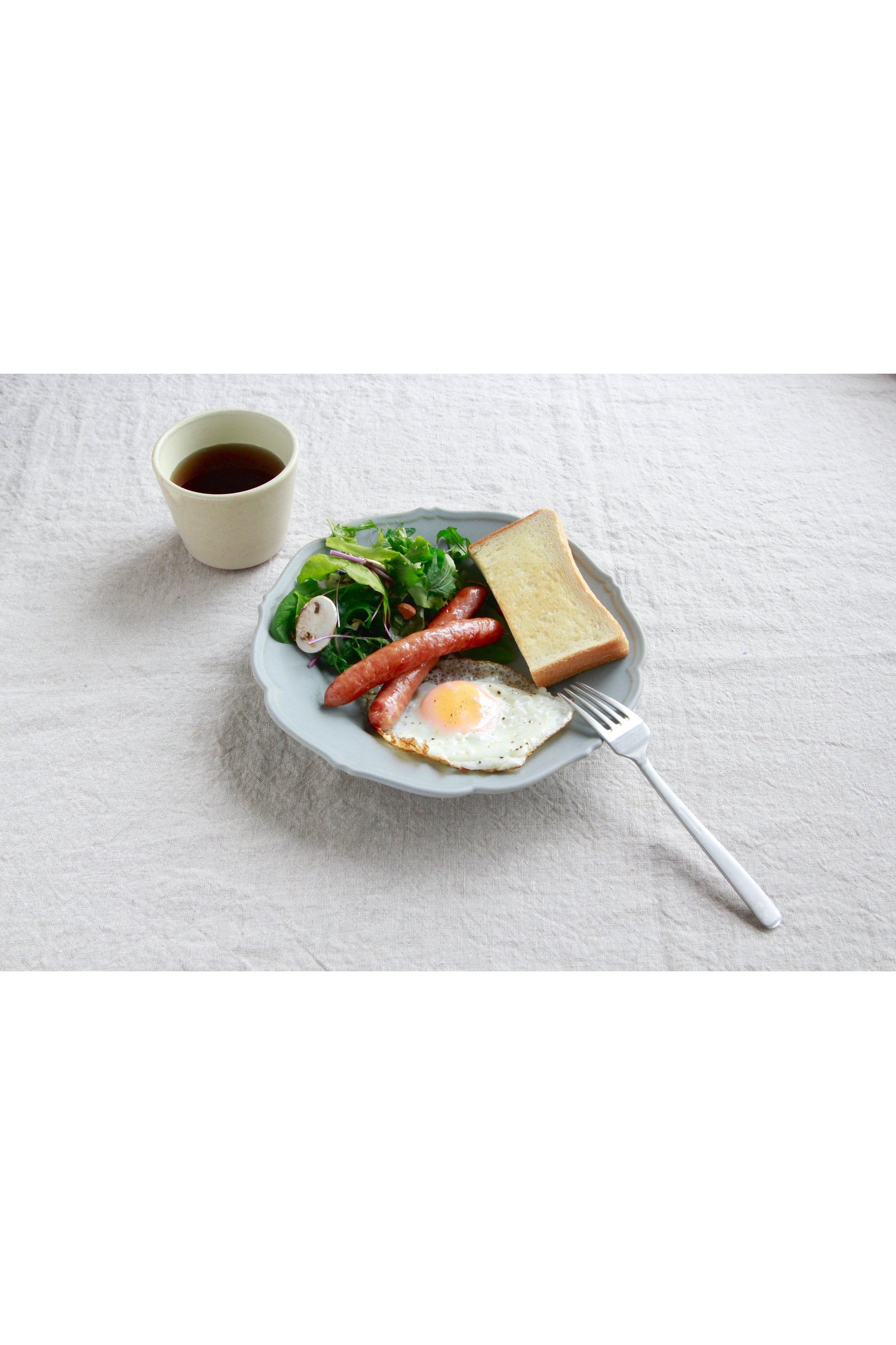 【あわびウェア/Awabi ware / GOODS】の輪花皿 M 人気、トレンドファッション・服の通販 founy(ファニー) 　吸水　Absorbent, Quick-Dry　皿　Plate, Dish　テーブル　Table, Dining Table　フォルム　Silhouette, Form　ギフト プレゼント　Gift / Present　ホーム・キャンプ・アウトドア・お取り寄せ　Home Living / Home & Lifestyle / Camping Gear / Outdoor Camping　キッチン・ダイニング　Kitchen & Dining Essentials. Stylish & Functional Tableware　キッチン家電・キッチン用品　Kitchen Appliances & Tools　other-4|ID: prp329100004091396 ipo3291000000034121616