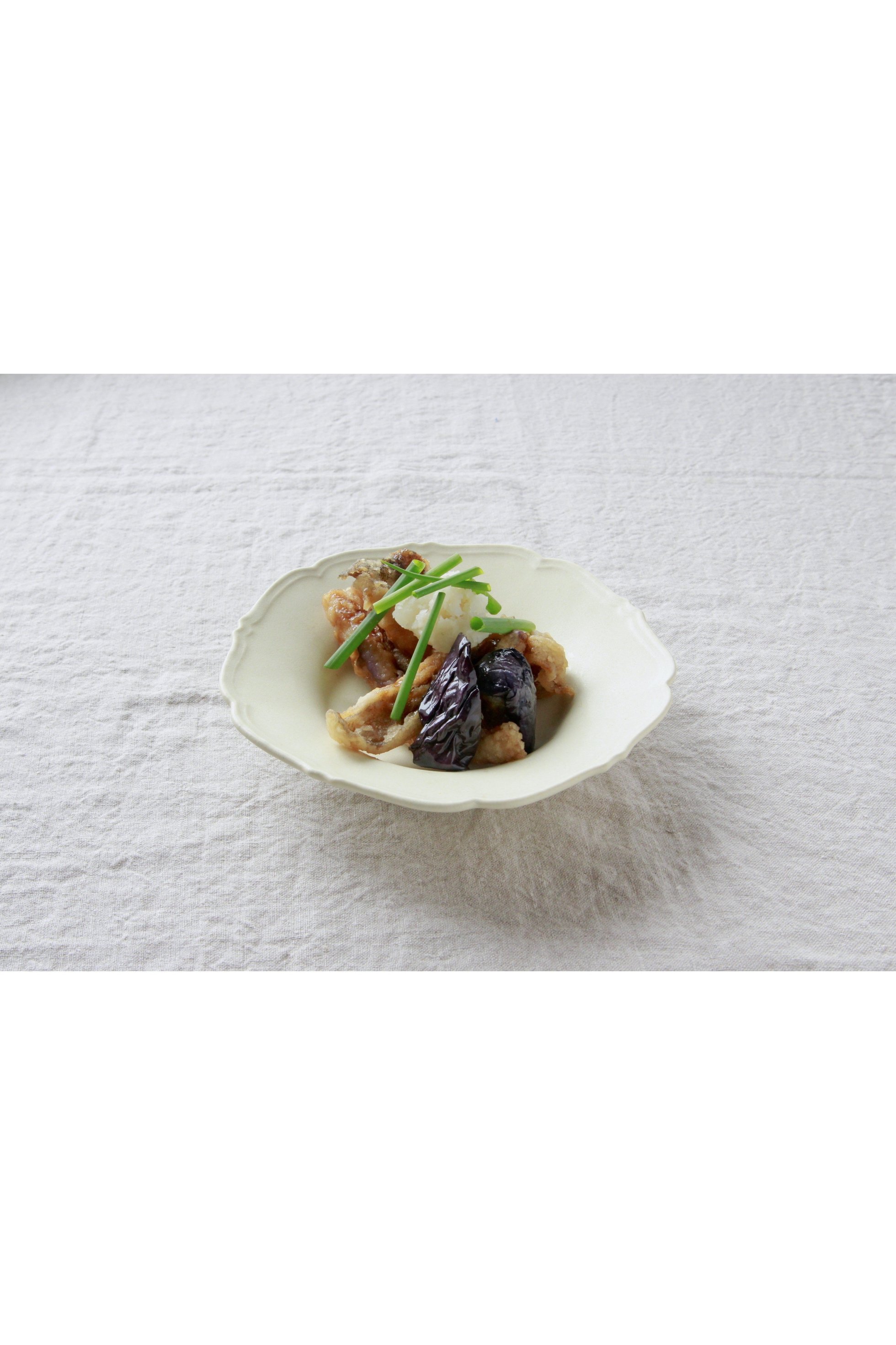 【あわびウェア/Awabi ware / GOODS】の輪花中深皿 人気、トレンドファッション・服の通販 founy(ファニー) 　吸水　Absorbent, Quick-Dry　皿　Plate, Dish　テーブル　Table, Dining Table　フォルム　Silhouette, Form　ギフト プレゼント　Gift / Present　ホーム・キャンプ・アウトドア・お取り寄せ　Home Living / Home & Lifestyle / Camping Gear / Outdoor Camping　キッチン・ダイニング　Kitchen & Dining Essentials. Stylish & Functional Tableware　キッチン家電・キッチン用品　Kitchen Appliances & Tools　other-4|ID: prp329100004091397 ipo3291000000034121624