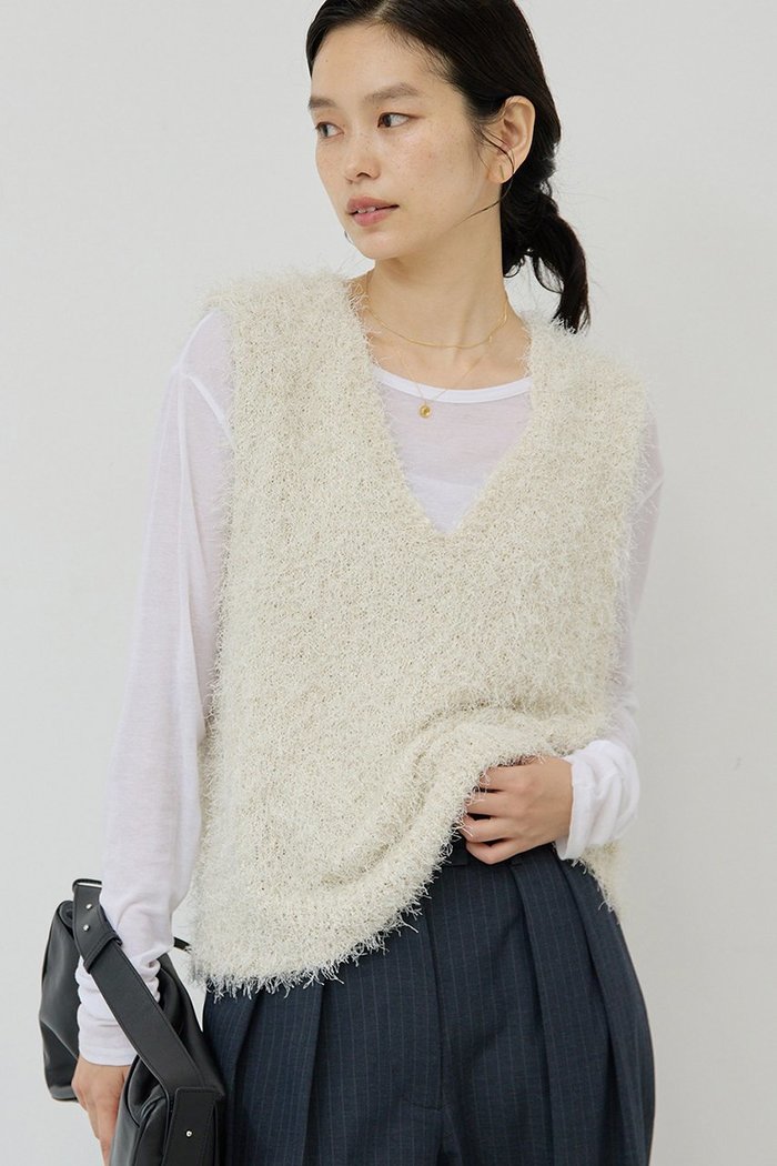 【ガリャルダガランテ/GALLARDAGALANTE】のシャギーニットベスト インテリア・キッズ・メンズ・レディースファッション・服の通販 founy(ファニー) https://founy.com/ ファッション Fashion レディースファッション Fashion for Women トップス・カットソー Cut & Sew Tops ニット Knit Tops & Sweaters ベスト&ジレ / 重ね着スタイル Vests & Gilets カジュアルプルオーバー・ニットトップス Pullovers & Knit Tops / Casual Pullovers ベスト Vest, Waistcoat エレガント 上品 Elegant |ID: prp329100004091428 ipo3291000000032731529