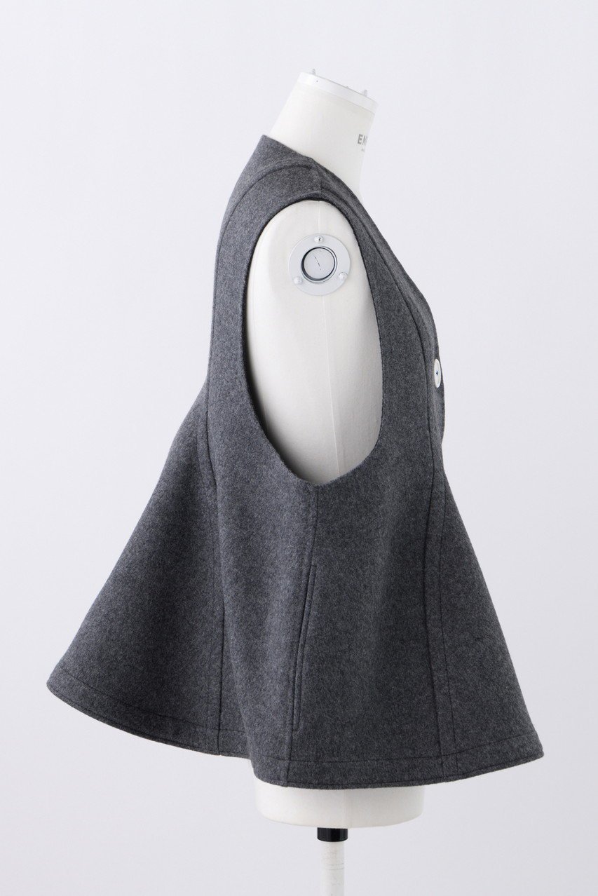 【エンフォルド/ENFOLD】のメルトン シーム立体ベスト 人気、トレンドファッション・服の通販 founy(ファニー) 　ファッション　Fashion　レディースファッション　Fashion for Women　アウター　Coat / Outerwear Collection　トップス・カットソー　Cut & Sew Tops　キャミソール&ノースリーブ　Camisoles & Sleeveless Tops　シャツ・ブラウス・オフィスカジュアル　Elegant Blouses & Button-Ups　ベスト&ジレ / 重ね着スタイル　Vests & Gilets　おすすめ　Recommended / Our Picks　ノースリーブ　Sleeveless, No-Sleeve　バランス　Balance, Style Balance　ベスト　Vest, Waistcoat　ペプラム　Peplum, Flared Hem　メルトン　Melton, Heavy Wool　リラックス　Relax, Relaxed Fit　other-4|ID: prp329100004093573 ipo3291000000032902176