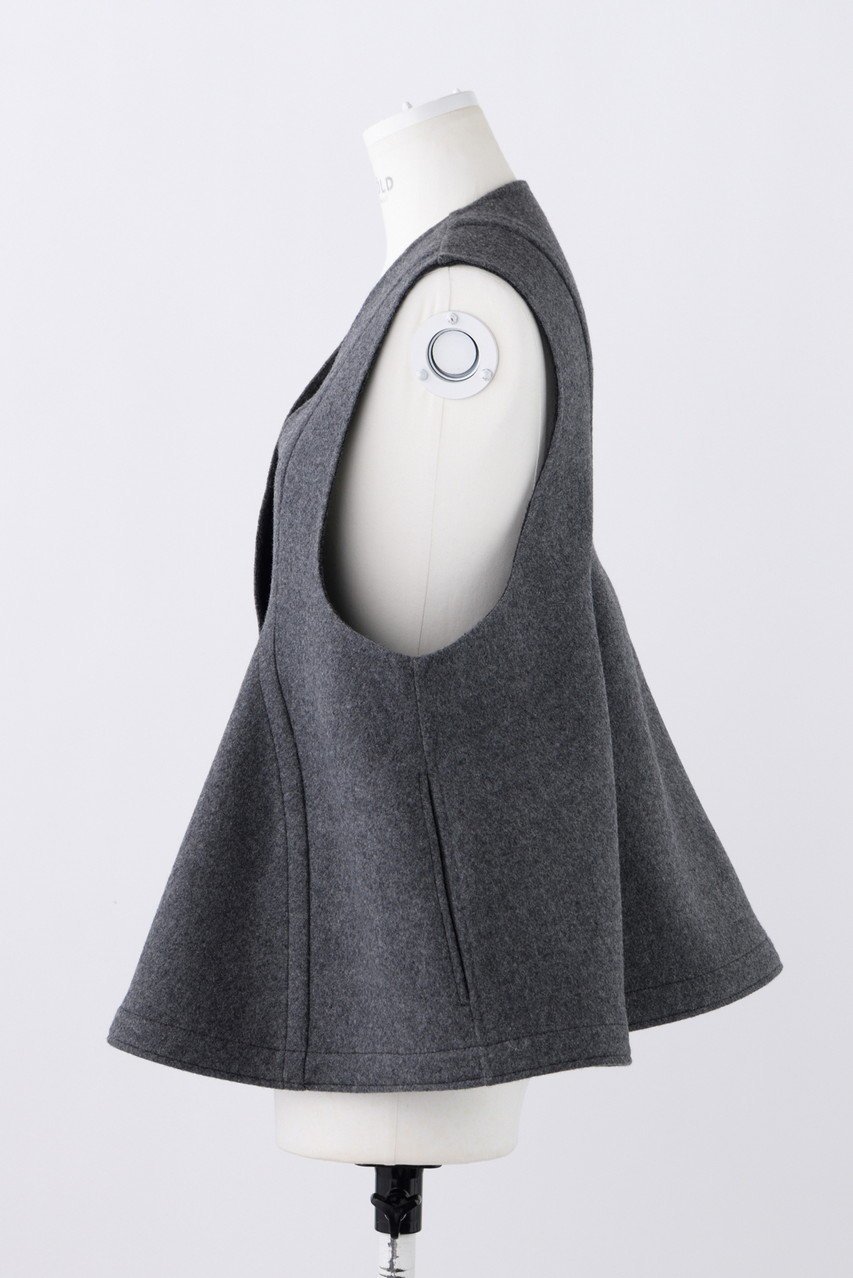 【エンフォルド/ENFOLD】のメルトン シーム立体ベスト 人気、トレンドファッション・服の通販 founy(ファニー) 　ファッション　Fashion　レディースファッション　Fashion for Women　アウター　Coat / Outerwear Collection　トップス・カットソー　Cut & Sew Tops　キャミソール&ノースリーブ　Camisoles & Sleeveless Tops　シャツ・ブラウス・オフィスカジュアル　Elegant Blouses & Button-Ups　ベスト&ジレ / 重ね着スタイル　Vests & Gilets　おすすめ　Recommended / Our Picks　ノースリーブ　Sleeveless, No-Sleeve　バランス　Balance, Style Balance　ベスト　Vest, Waistcoat　ペプラム　Peplum, Flared Hem　メルトン　Melton, Heavy Wool　リラックス　Relax, Relaxed Fit　other-2|ID: prp329100004093573 ipo3291000000035823365
