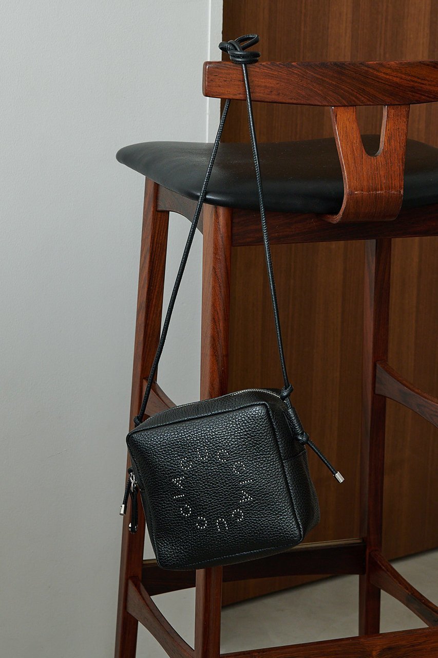 【イアクッチ/IACUCCI】のコンフェット RUGA/BORCHIE 人気、トレンドファッション・服の通販 founy(ファニー) 　ファッション　Fashion　レディースファッション　Fashion for Women　バッグ　Bags　コンパクト　Compact, Small Size　サークル　Circle, Round Design　ショルダー　Shoulder, Shoulder Strap　スクエア　Square, Square Shape　スタッズ　Studs, Metal Accents　人気　Popular, Best Seller　ハンカチ　Handkerchief, Hanky　ハンド　Hand, Handmade　バランス　Balance, Style Balance　フォルム　Silhouette, Form　フロント　Front, Front Design　ベスト　Vest, Waistcoat　other-2|ID: prp329100004099753 ipo3291000000032791329
