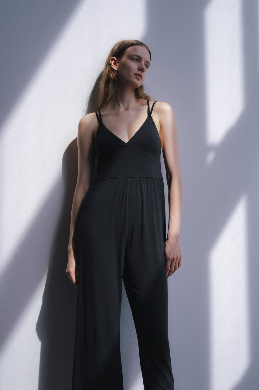 【サク レ/Sacre】のカップ付きロンパース インテリア・キッズ・メンズ・レディースファッション・服の通販 founy(ファニー) 　ファッション　Fashion　レディースファッション　Fashion for Women　パンツ　Pants & Trousers　おすすめ　Recommended / Our Picks　なめらか　Smooth, Silky Texture　ストレッチ　Stretch, Stretchy Fabric　タンク　Tank Top, Sleeveless Top　フィット　Fit, Slim Fit　ラップ　Wrap, Wrap Design　ロンパース　Romper, Jumpsuit　ブラック|ID: prp329100004102738 ipo3291000000032817887