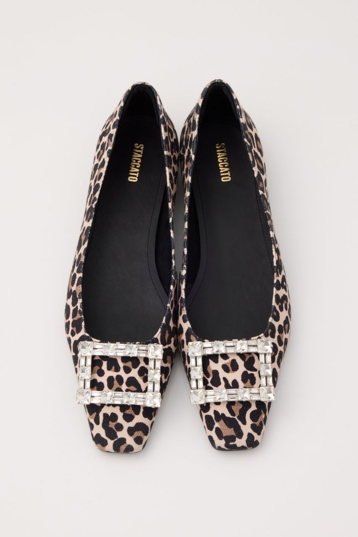 【スタッカート/STACCATO】のジジレオパードカッター インテリア・キッズ・メンズ・レディースファッション・服の通販 founy(ファニー) https://founy.com/ ファッション Fashion レディースファッション Fashion for Women アウター Coat / Outerwear Collection アニマル Animal Print エレガント 上品 Elegant シューズ Shoes, Footwear スクエア Square, Square Shape ストーン Stone, Gem-Like フラット Flat, Flat Shoes ラグジュアリー Luxury, Elegant レオパード Leopard, Animal Print 今秋 This Fall |ID: prp329100004107087 ipo3291000000035846708