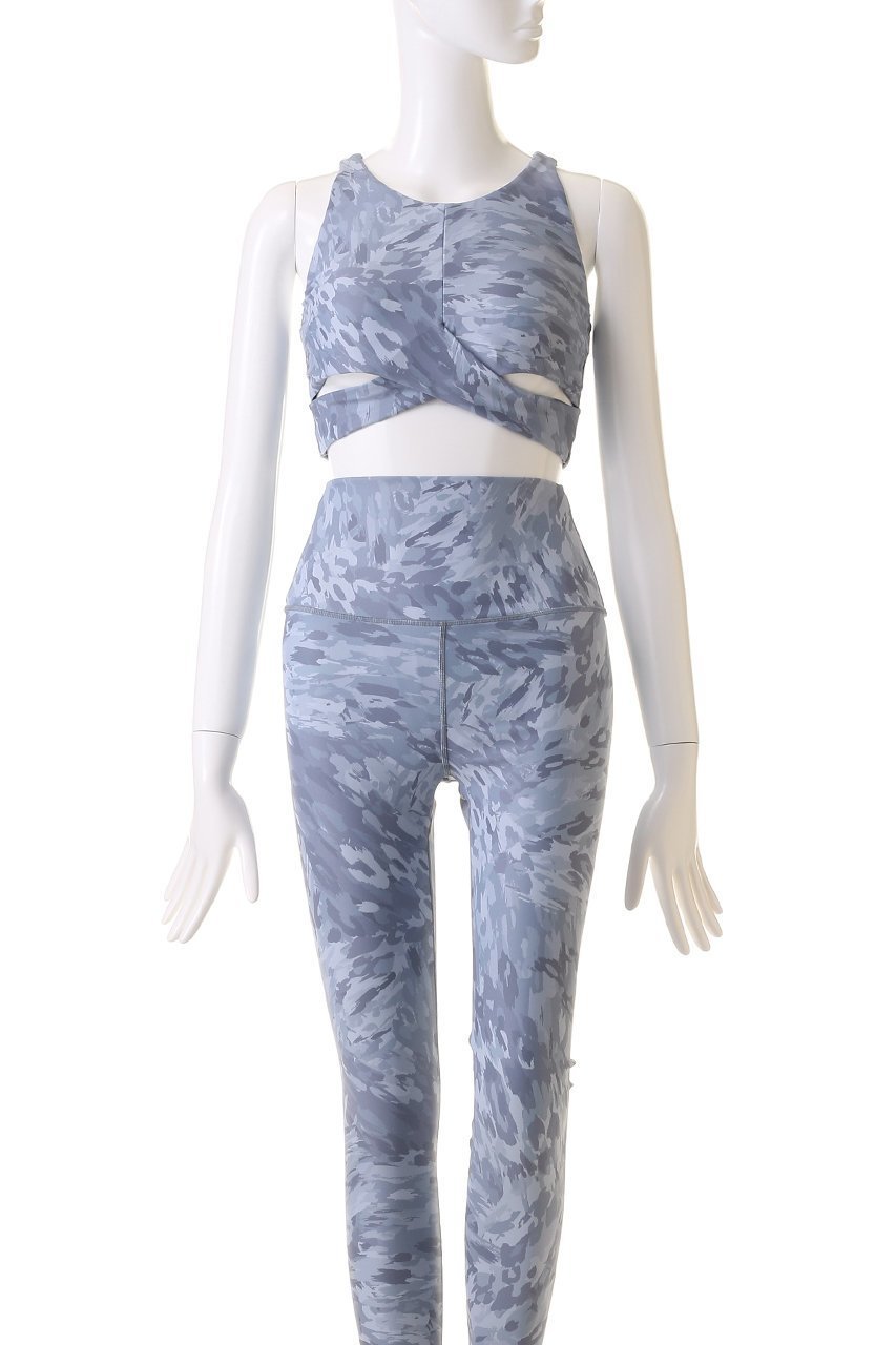 【ジュリエ/Julier】のFadeLeopardプリントショートトップス 人気、トレンドファッション・服の通販 founy(ファニー) 　ファッション　Fashion　レディースファッション　WOMEN　トップス・カットソー　Tops/Tshirt　スポーツウェア　Sportswear　スポーツ トップス　Sports Tops　おすすめ　Recommend　スポーツ　Sports　セットアップ　Set Up　フロント　Front　レオパード　Leopard　レギンス　Leggings　other-2|ID: prp329100004110557 ipo3291000000032363466