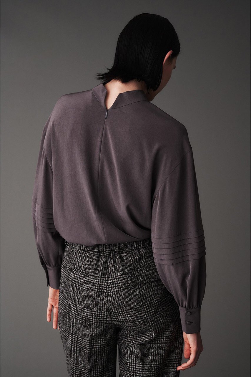 【オブリオ/AUBRIOT】のパウダリーファイユ ハイネックブラウス 人気、トレンドファッション・服の通販 founy(ファニー) 　ファッション　Fashion　レディースファッション　WOMEN　トップス・カットソー　Tops/Tshirt　シャツ/ブラウス　Shirts/Blouses　エレガント 上品　Elegant　シルク　Silk　スマート　Smart　スリーブ　Sleeve　ドレープ　Drape　ハイネック　High Neck　フォルム　Form　モダン　Modern　ロング　Long　ヴィンテージ　Vintage　other-8|ID: prp329100004116765 ipo3291000000031409357