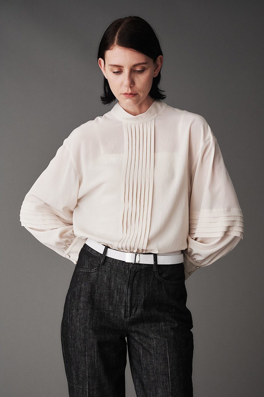 【オブリオ/AUBRIOT】のパウダリーファイユ ハイネックブラウス 人気、トレンドファッション・服の通販 founy(ファニー) 　ファッション　Fashion　レディースファッション　Fashion for Women　トップス・カットソー　Cut & Sew Tops　シャツ・ブラウス・オフィスカジュアル　Elegant Blouses & Button-Ups　エレガント 上品　Elegant　スリーブ　Sleeve, Long Sleeve / Short Sleeve　ドレープ　Drape, Draping Fabric　ハイネック　High Neck, Mock Neck　フォルム　Silhouette, Form　モダン　Modern, Contemporary　ロング　Long, Long-Length　ヴィンテージ　Vintage Style　other-8|ID: prp329100004116765 ipo3291000000035823314