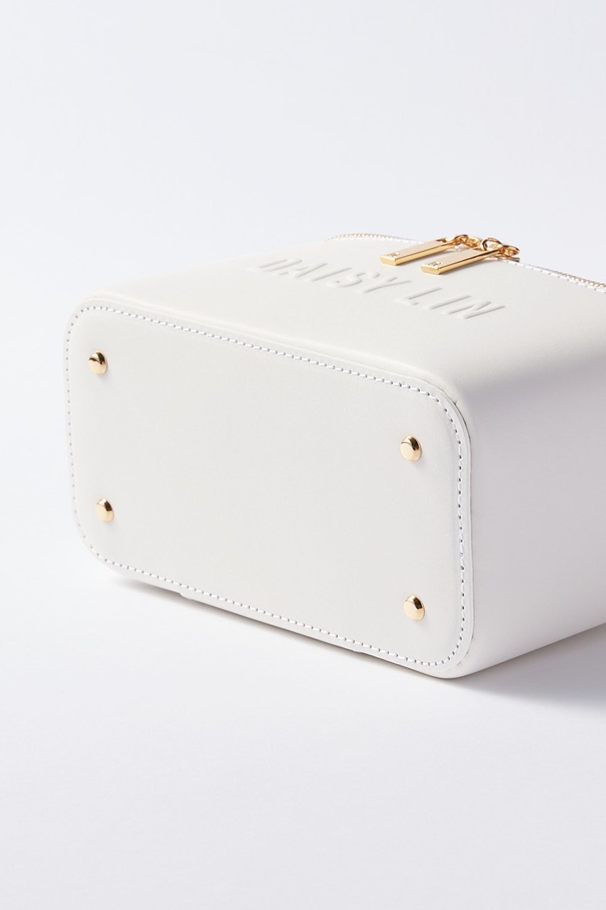 【デイジーリン/DAISY LIN】のBag “Daisy Vanity” 人気、トレンドファッション・服の通販 founy(ファニー) 　ファッション　Fashion　レディースファッション　Ladies' Fashion Online　クラシカル　Classical　コンパクト　Compact　シンプル　Simple　スマート　Smart　スリット　Slit　チェーン　Chain　ハンドバッグ　Handbag　フォルム　Form　おすすめ　Recommend　夏　Summer　エレガント 上品　Elegant　NEW・新作・新着・新入荷　New Arrivals　other-6|ID: prp329100004123344 ipo3291000000032649262