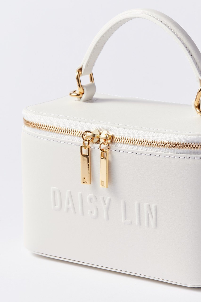 【デイジーリン/DAISY LIN】のBag “Daisy Vanity” 人気、トレンドファッション・服の通販 founy(ファニー) 　ファッション　Fashion　レディースファッション　Ladies' Fashion Online　クラシカル　Classical　コンパクト　Compact　シンプル　Simple　スマート　Smart　スリット　Slit　チェーン　Chain　ハンドバッグ　Handbag　フォルム　Form　おすすめ　Recommend　夏　Summer　エレガント 上品　Elegant　NEW・新作・新着・新入荷　New Arrivals　other-7|ID: prp329100004123344 ipo3291000000032649263