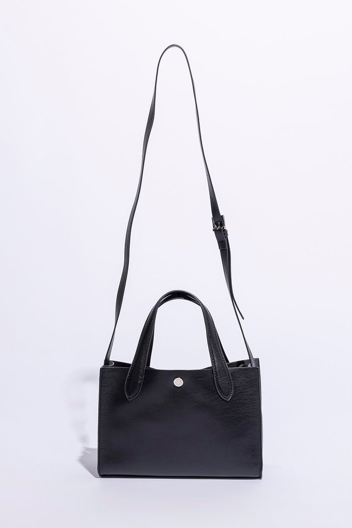 【ジ アートオブキャリング/THE ART OF CARRYING】のWIDE mini バッグ インテリア・キッズ・メンズ・レディースファッション・服の通販 founy(ファニー) https://founy.com/ ファッション Fashion レディースファッション Fashion for Women バッグ Bags エレガント 上品 Elegant コンパクト Compact, Small Size ショルダー Shoulder, Shoulder Strap タンブラー Tumbler, Travel Mug バランス Balance, Style Balance フロント Front, Front Design メタル Metal, Metal Parts 軽量 Lightweight, Ultra Light |ID: prp329100004131741 ipo3291000000032788070