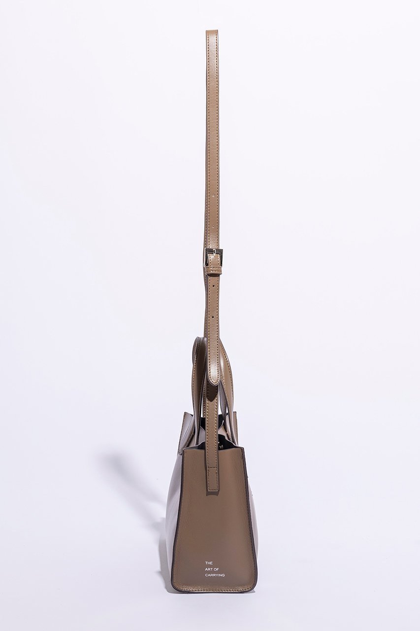 【ジ アートオブキャリング/THE ART OF CARRYING】のWIDE mini バッグ 人気、トレンドファッション・服の通販 founy(ファニー) 　ファッション　Fashion　レディースファッション　Fashion for Women　バッグ　Bags　エレガント 上品　Elegant　コンパクト　Compact, Small Size　ショルダー　Shoulder, Shoulder Strap　タンブラー　Tumbler, Travel Mug　バランス　Balance, Style Balance　フロント　Front, Front Design　メタル　Metal, Metal Parts　軽量　Lightweight, Ultra Light　other-4|ID: prp329100004131741 ipo3291000000032788085