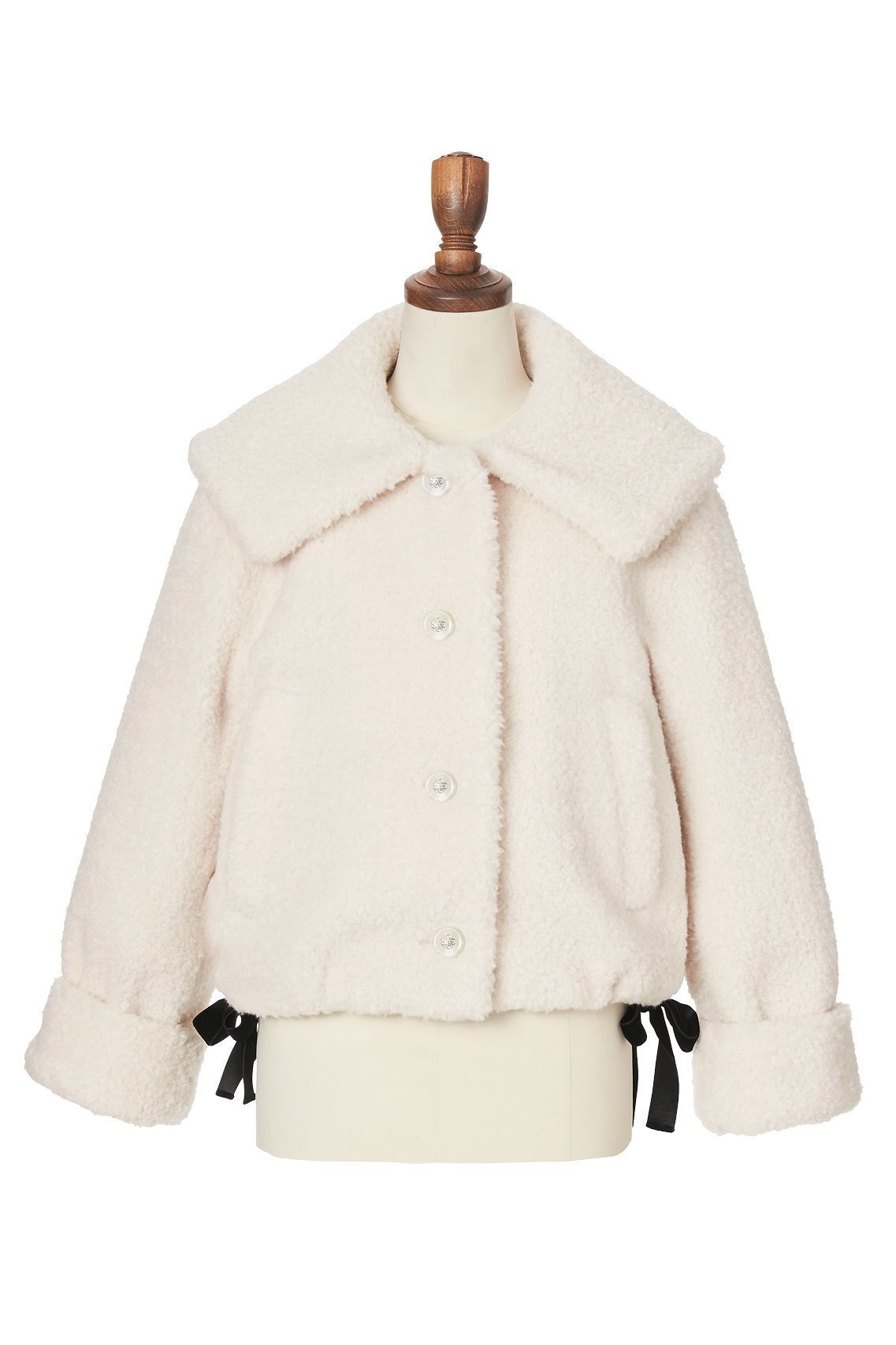 【デイジーリン/DAISY LIN】のCoat “Teddy Teddy Ribbon” インテリア・キッズ・メンズ・レディースファッション・服の通販 founy(ファニー) 　ファッション　Fashion　レディースファッション　Fashion for Women　アウター　Coat / Outerwear Collection　コート・ロングコート・ピーコート　Long Coats, Peacoats & More　おすすめ　Recommended / Our Picks　ウォッシャブル　Machine Washable　エレガント 上品　Elegant　サテン　Satin, Glossy Fabric　ショート　Short, Short Length　シルク　Silk, 100% Silk　ストレッチ　Stretch, Stretchy Fabric　バランス　Balance, Style Balance　フェミニン　Feminine, Girly　ブルゾン　Blouson, Bomber Jacket　ベルベット　Velvet, Velvety　リボン　Ribbon, Bow　再入荷　Restock / Back in Stock　冬　Winter / This Winter　洗える　Machine Washable　バニラ|ID: prp329100004142467 ipo3291000000032932625