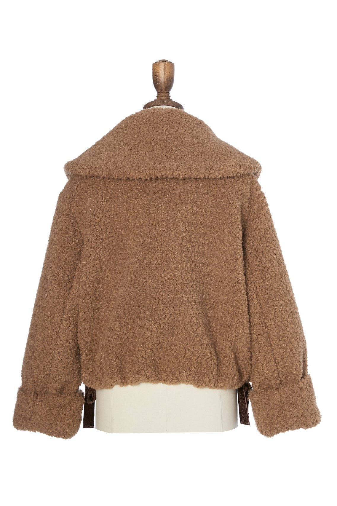 【デイジーリン/DAISY LIN】のCoat “Teddy Teddy Ribbon” 人気、トレンドファッション・服の通販 founy(ファニー) 　ファッション　Fashion　レディースファッション　Fashion for Women　アウター　Coat / Outerwear Collection　コート・ロングコート・ピーコート　Long Coats, Peacoats & More　おすすめ　Recommended / Our Picks　ウォッシャブル　Machine Washable　エレガント 上品　Elegant　サテン　Satin, Glossy Fabric　ショート　Short, Short Length　シルク　Silk, 100% Silk　ストレッチ　Stretch, Stretchy Fabric　バランス　Balance, Style Balance　フェミニン　Feminine, Girly　ブルゾン　Blouson, Bomber Jacket　ベルベット　Velvet, Velvety　リボン　Ribbon, Bow　再入荷　Restock / Back in Stock　冬　Winter / This Winter　洗える　Machine Washable　other-3|ID: prp329100004142467 ipo3291000000032932654