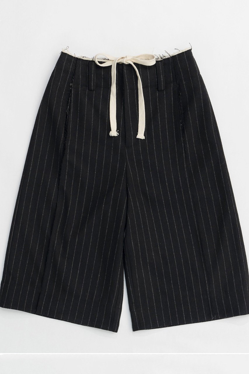 【メゾンスペシャル/MAISON SPECIAL】のWool Wide Shorts/ウールワイドハーフパンツ 人気、トレンドファッション・服の通販 founy(ファニー) 　ファッション　Fashion　レディースファッション　Fashion for Women　パンツ　Pants & Trousers　ショートパンツ・ハーフパンツ　High-Waisted & Relaxed Shorts　クラシカル　Classical, Vintage-Inspired　ショート　Short, Short Length　ジャケット　Jacket, Outerwear　ストライプ　Stripe, Striped Pattern　ソックス　Socks, Hosiery　チェック　Check, Plaid, Tartan　トレンド　Trend, Trending Now　ハーフ　Half, Half-Length　バランス　Balance, Style Balance　無地　Plain, Solid Color　ワイド　Wide, Wide Fit　おすすめ　Recommended / Our Picks　エレガント 上品　Elegant　other-8|ID: prp329100004158421 ipo3291000000035688906