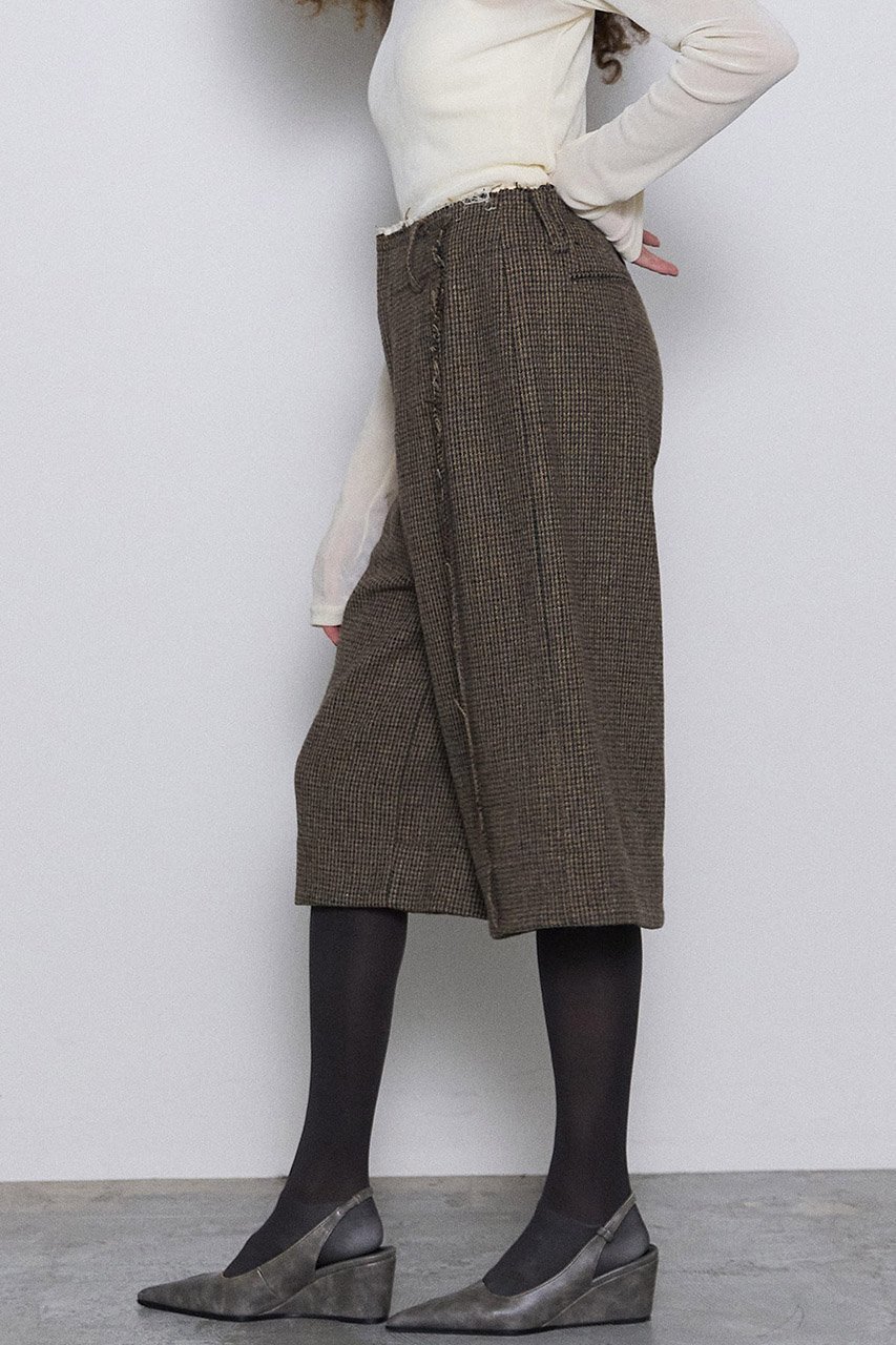 【メゾンスペシャル/MAISON SPECIAL】のWool Wide Shorts/ウールワイドハーフパンツ 大人の最旬トレンドファッション＆コーディネート founy(ファウニー) 　ファッション　Fashion　レディースファッション　Fashion for Women　パンツ　Pants & Trousers　ショートパンツ・ハーフパンツ　High-Waisted & Relaxed Shorts　クラシカル　Classical, Vintage-Inspired　ショート　Short, Short Length　ジャケット　Jacket, Outerwear　ストライプ　Stripe, Striped Pattern　ソックス　Socks, Hosiery　チェック　Check, Plaid, Tartan　トレンド　Trend, Trending Now　ハーフ　Half, Half-Length　バランス　Balance, Style Balance　無地　Plain, Solid Color　ワイド　Wide, Wide Fit　おすすめ　Recommended / Our Picks　エレガント 上品　Elegant　other-7|ID: prp329100004158421 ipo3291000000036516311