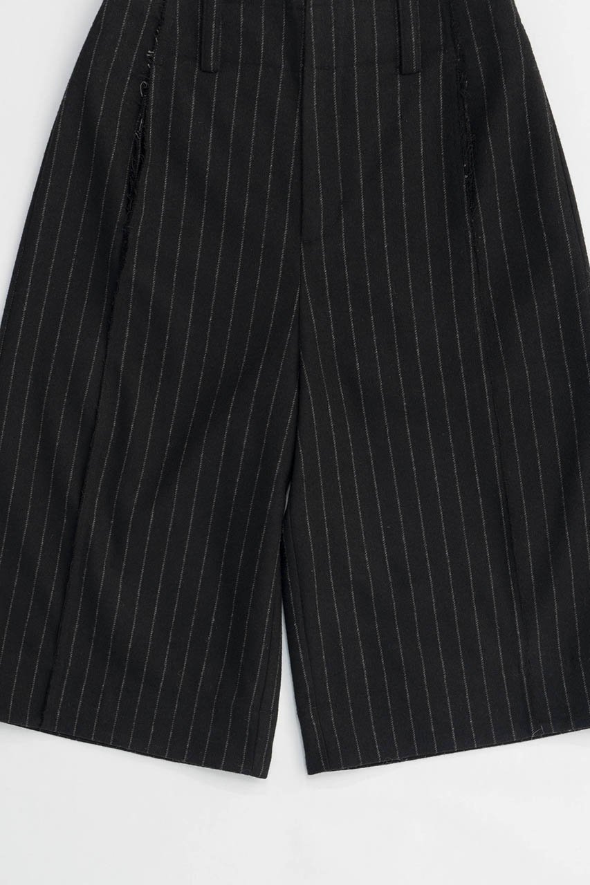 【メゾンスペシャル/MAISON SPECIAL】のWool Wide Shorts/ウールワイドハーフパンツ 人気、トレンドファッション・服の通販 founy(ファニー) 　ファッション　Fashion　レディースファッション　Fashion for Women　パンツ　Pants & Trousers　ショートパンツ・ハーフパンツ　High-Waisted & Relaxed Shorts　クラシカル　Classical, Vintage-Inspired　ショート　Short, Short Length　ジャケット　Jacket, Outerwear　ストライプ　Stripe, Striped Pattern　ソックス　Socks, Hosiery　チェック　Check, Plaid, Tartan　トレンド　Trend, Trending Now　ハーフ　Half, Half-Length　バランス　Balance, Style Balance　無地　Plain, Solid Color　ワイド　Wide, Wide Fit　おすすめ　Recommended / Our Picks　エレガント 上品　Elegant　other-3|ID: prp329100004158421 ipo3291000000036550203