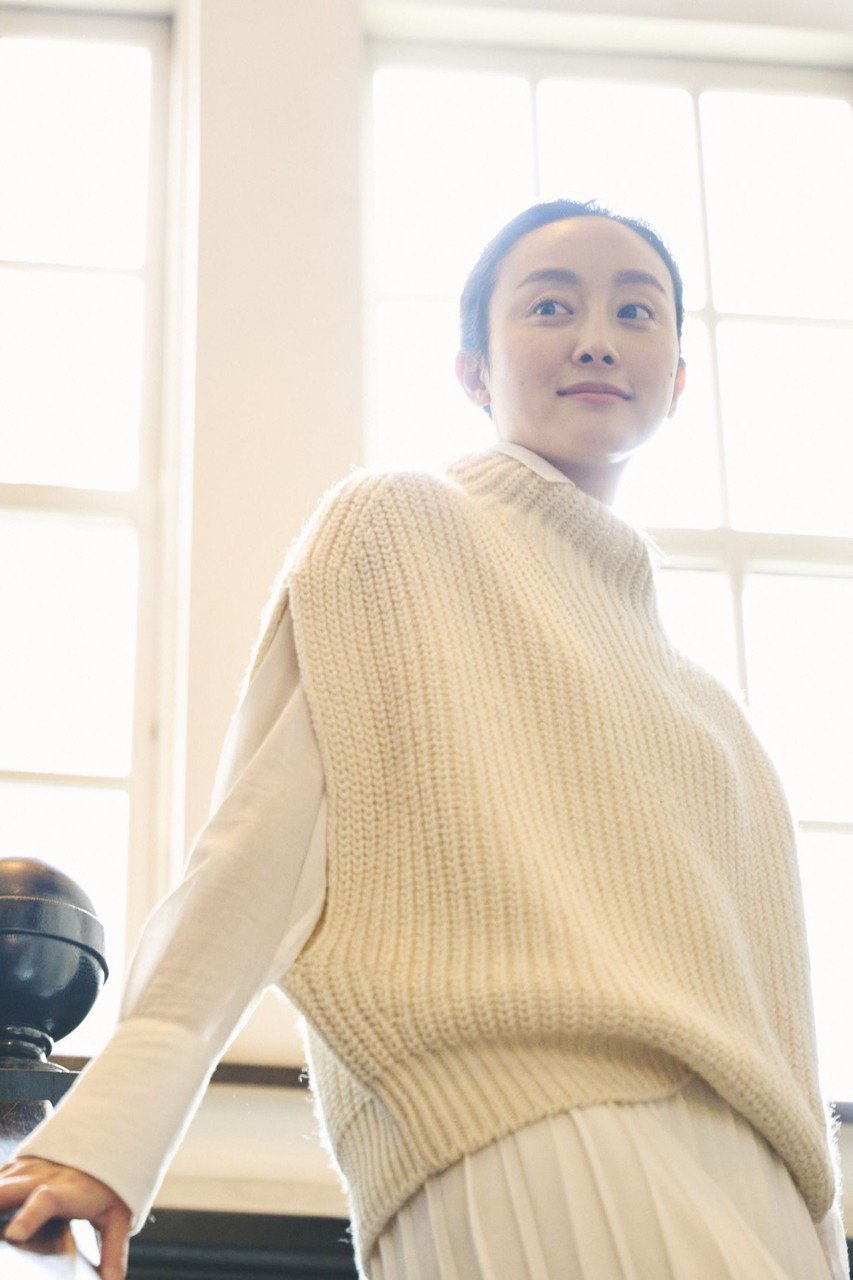 【プリスティン/PRISTINE】のウール混片畦タートルベスト 人気、トレンドファッション・服の通販 founy(ファニー) 　ファッション　Fashion　レディースファッション　Fashion for Women　アウター　Coat / Outerwear Collection　レディースジャケット・軽アウター　Jackets　ショルダー　Shoulder, Shoulder Strap　ジャケット　Jacket, Outerwear　タートル　Turtleneck, Turtle Collar　タートルネック　Turtleneck, High Neck　ドロップ　Drop Shoulder, Dropped Style　ベスト　Vest, Waistcoat　畦　Ribbed Knit　other-8|ID: prp329100004165927 ipo3291000000036603923