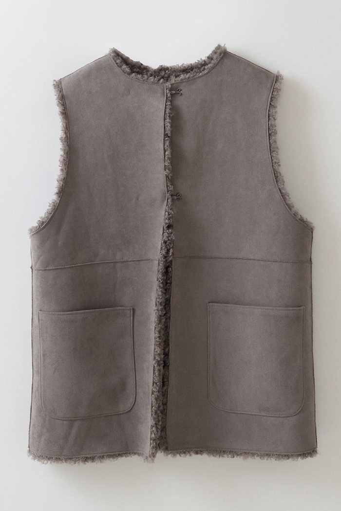 【ハー/HER.】のフェイクファーべスト インテリア・キッズ・メンズ・レディースファッション・服の通販 founy(ファニー) https://founy.com/ ファッション Fashion レディースファッション Fashion for Women アウター Coat / Outerwear Collection レディースジャケット・軽アウター Jackets サテン Satin, Glossy Fabric シンプル Simple, Minimal ジャケット Jacket, Outerwear トレンド Trend, Trending Now ドレス Dress, One-Piece フェイクファー Faux Fur, Imitation Fur ベスト Vest, Waistcoat レギンス Leggings, Stretch Pants A/W・秋冬 Autumn/Winter |ID: prp329100004168321 ipo3291000000035720973