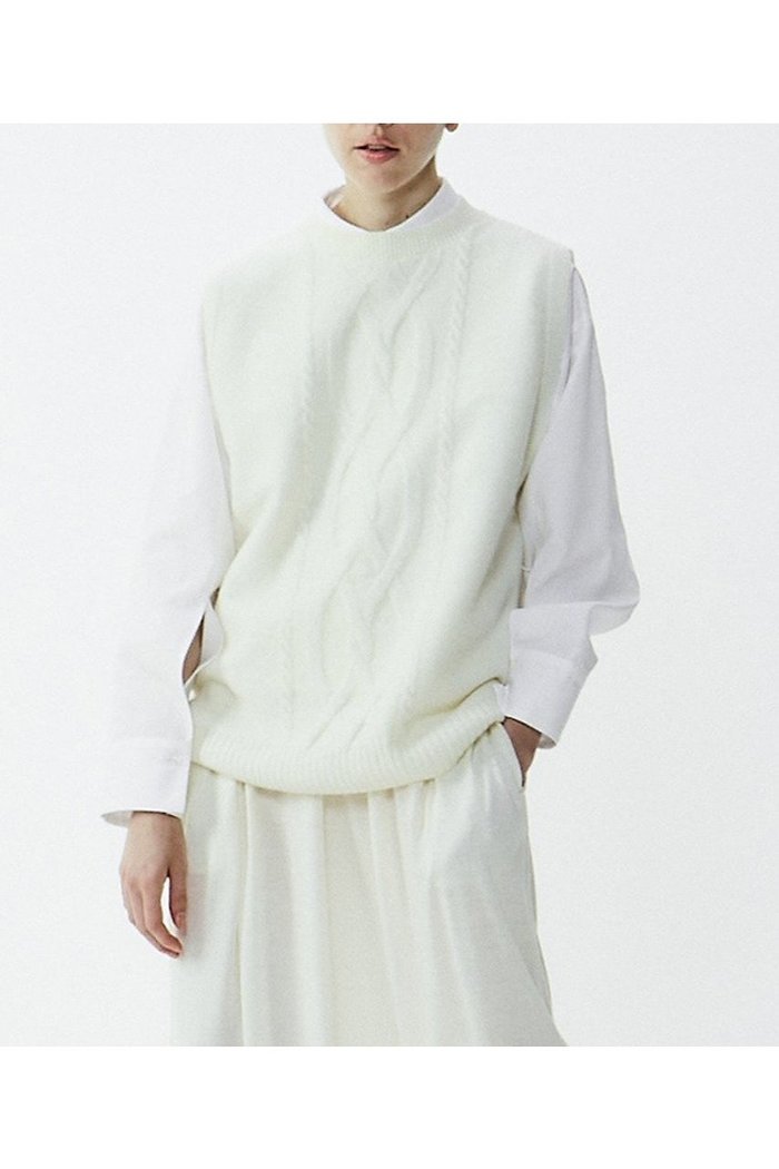 【プレインピープル/PLAIN PEOPLE】のFERMOケーブルニットベスト インテリア・キッズ・メンズ・レディースファッション・服の通販 founy(ファニー) https://founy.com/ ファッション Fashion レディースファッション WOMEN トップス・カットソー Tops/Tshirt ニット Knit Tops ベスト/ジレ Gilets/Vests プルオーバー Pullover ベスト Vest A/W・秋冬 Aw・Autumn/Winter・Fw・Fall-Winter |ID: prp329100004179761 ipo3291000000028953934