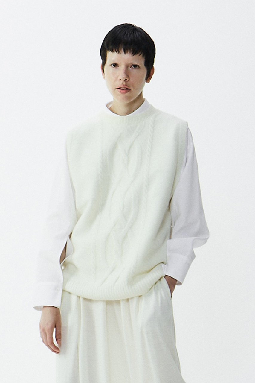 【プレインピープル/PLAIN PEOPLE】のFERMOケーブルニットベスト インテリア・キッズ・メンズ・レディースファッション・服の通販 founy(ファニー) 　ファッション　Fashion　レディースファッション　Fashion for Women　トップス・カットソー　Cut & Sew Tops　ニット　Knit Tops & Sweaters　ベスト&ジレ / 重ね着スタイル　Vests & Gilets　カジュアルプルオーバー・ニットトップス　Pullovers & Knit Tops / Casual Pullovers　ベスト　Vest, Waistcoat　A/W・秋冬　Autumn/Winter　オフホワイト|ID: prp329100004179761 ipo3291000000032916395