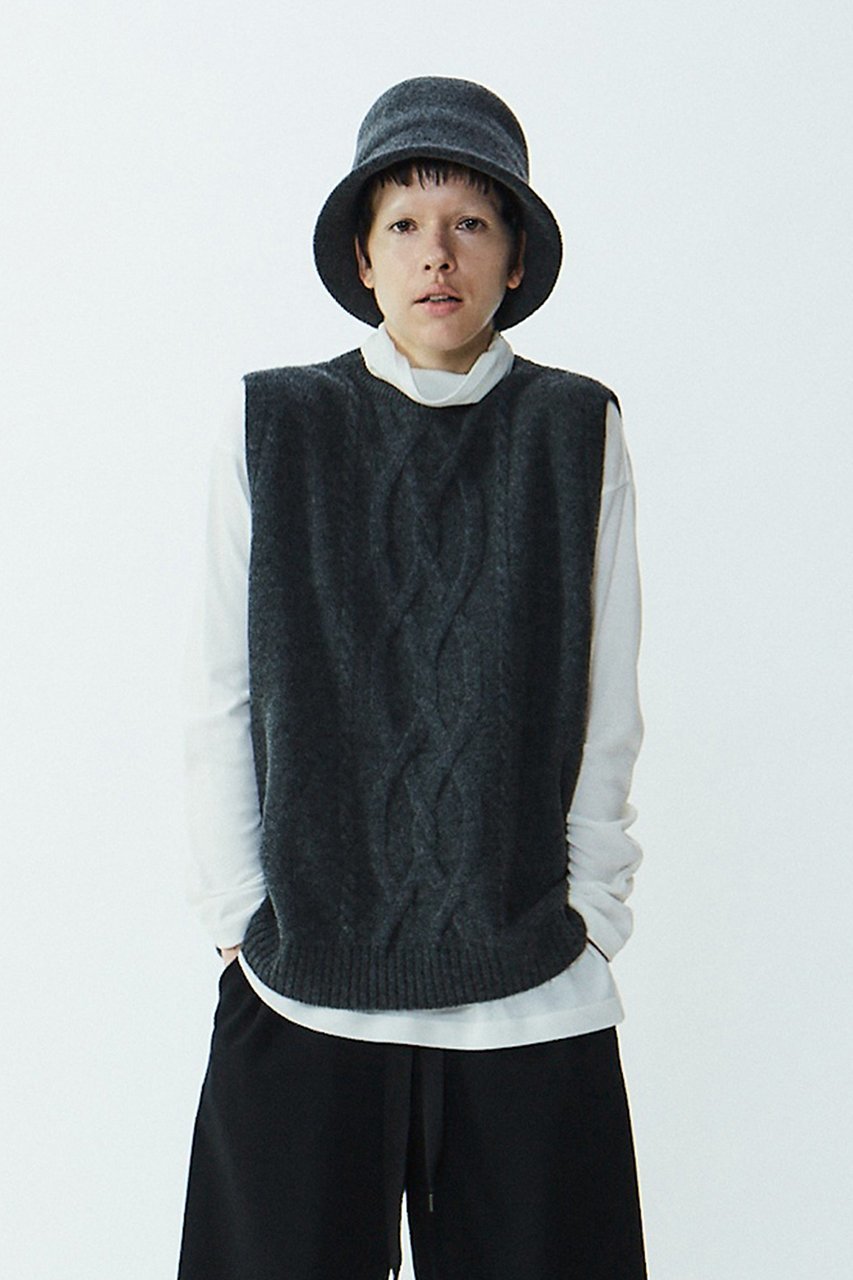 【プレインピープル/PLAIN PEOPLE】のFERMOケーブルニットベスト インテリア・キッズ・メンズ・レディースファッション・服の通販 founy(ファニー) 　ファッション　Fashion　レディースファッション　Fashion for Women　トップス・カットソー　Cut & Sew Tops　ニット　Knit Tops & Sweaters　ベスト&ジレ / 重ね着スタイル　Vests & Gilets　カジュアルプルオーバー・ニットトップス　Pullovers & Knit Tops / Casual Pullovers　ベスト　Vest, Waistcoat　A/W・秋冬　Autumn/Winter　チャコールグレー|ID: prp329100004179761 ipo3291000000032916411