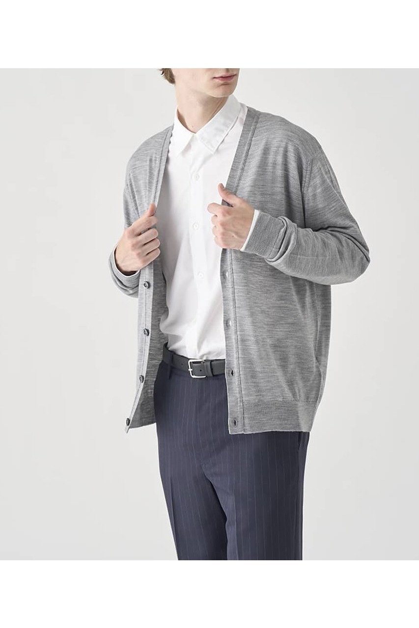 【ジョンスメドレー/JOHN SMEDLEY / MEN】の【MEN】 HALIN Vネック長袖ニットカーディガン 30G MODERN FIT インテリア・キッズ・メンズ・レディースファッション・服の通販 founy(ファニー) 　ファッション　Fashion　メンズファッション　MEN　カーディガン　Cardigan　長袖　Long Sleeve　SILVER|ID: prp329100004185470 ipo3291000000028995515