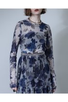 【ローズバッド/ROSE BUD】のヴィンテージフラワーシアートップス 人気、トレンドファッション・服の通販 founy(ファニー) ファッション Fashion レディースファッション WOMEN トップス・カットソー Tops/Tshirt シャツ/ブラウス Shirts/Blouses おすすめ Recommend なめらか Smooth イエロー Yellow カットソー Cut And Sew コンパクト Compact シアー Sheer スリーブ Sleeve ビスチェ Bustier フラワー Flower プリント Print ロング Long ヴィンテージ Vintage NEW・新作・新着・新入荷 New Arrivals thumbnail グレー|ID: prp329100004190890 ipo3291000000029030048