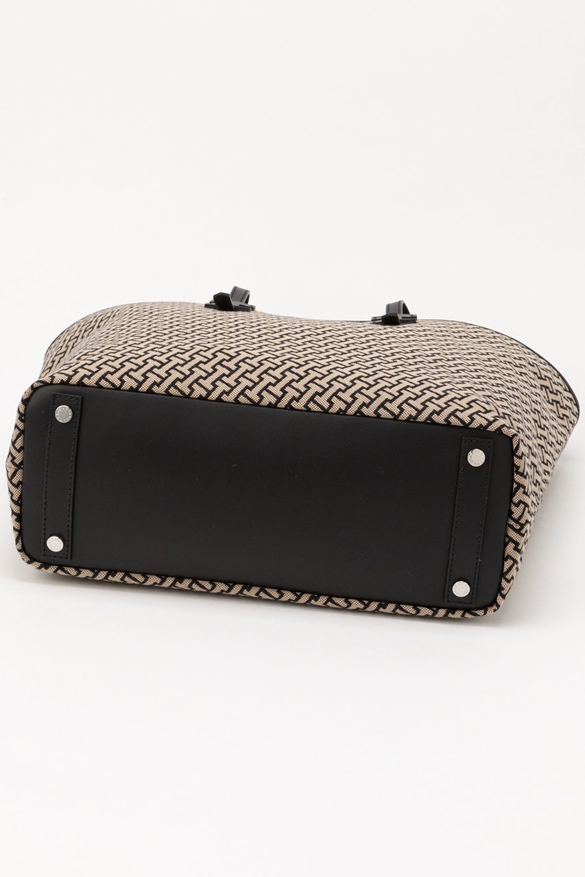 【イアクッチ/IACUCCI】のモノグランマ L JACQUARD/RUGA 人気、トレンドファッション・服の通販 founy(ファニー) 　ファッション　Fashion　レディースファッション　Fashion for Women　バッグ　Bags　クラシカル　Classical, Vintage-Inspired　クール　Cool, Chic　シェイプ　Shape, Slim Fit　シルバー　Silver, Metallic Silver　ジャカード／ジャガード　Jacquard, Woven Pattern　スマート　Smart, Elegant　定番　Standard, Basic Item　ポケット　Pocket, Pocket Detail　メタル　Metal, Metal Parts　モダン　Modern, Contemporary　other-4|ID: prp329100004199147 ipo3291000000035873808