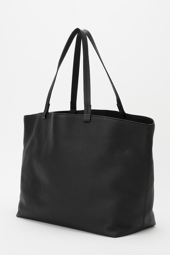 【イアクッチ/IACUCCI】のグーフォ TOTE TORO インテリア・キッズ・メンズ・レディースファッション・服の通販 founy(ファウニー) https://founy.com/ ファッション Fashion レディースファッション Fashion for Women バッグ Bags イタリア Italy エレガント 上品 Elegant ショルダー Shoulder, Shoulder Strap シンプル Simple, Minimal トレンド Trend, Trending Now ポケット Pocket, Pocket Detail メタル Metal, Metal Parts |ID: prp329100004199185 ipo3291000000036927266