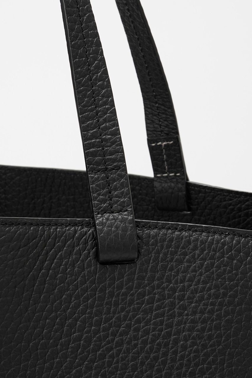 【イアクッチ/IACUCCI】のグーフォ TOTE TORO 人気、トレンドファッション・服の通販 founy(ファニー) 　ファッション　Fashion　レディースファッション　Fashion for Women　バッグ　Bags　イタリア　Italy　エレガント 上品　Elegant　ショルダー　Shoulder, Shoulder Strap　シンプル　Simple, Minimal　トレンド　Trend, Trending Now　ポケット　Pocket, Pocket Detail　メタル　Metal, Metal Parts　other-3|ID: prp329100004199185 ipo3291000000036927272