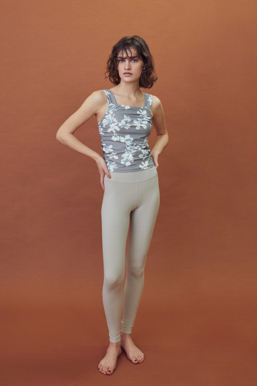【ジュリエ/Julier】のBeigeflowerプリンミドルトップス 人気、トレンドファッション・服の通販 founy(ファニー) 　ファッション　Fashion　レディースファッション　WOMEN　トップス・カットソー　Tops/Tshirt　スポーツウェア　Sportswear　スポーツ トップス　Sports Tops　ギャザー　Gather　スクエア　Square　スポーツ　Sports　トレンド　Trend　フラワー　Flower　ミドル　Middle　ヨガ　Yoga　other-7|ID: prp329100004200926 ipo3291000000031389585