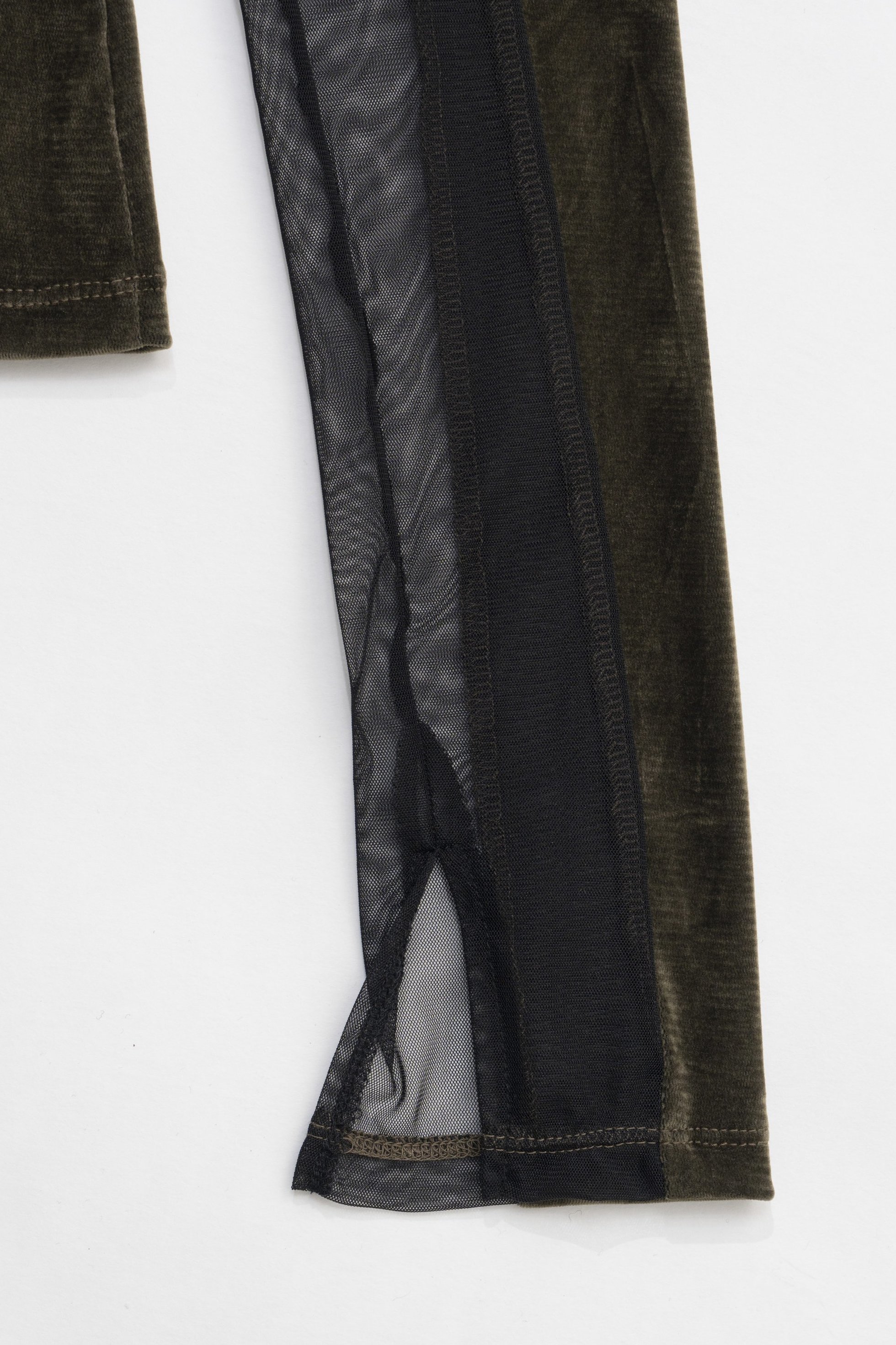 【プランク プロジェクト/PRANK PROJECT】の2WAYベロアトップ/ 2way Velor Top 人気、トレンドファッション・服の通販 founy(ファニー) ファッション Fashion レディースファッション Fashion for Women トップス・カットソー Cut & Sew Tops シャツ・ブラウス・オフィスカジュアル Elegant Blouses & Button-Ups ロングTシャツ・Tシャツ Longline T-Shirts & Tees カットソー・ベーシックTシャツ Cut-and-Sewn Tops / Stretch Tees & Basics ベロアトップス Velour Tops / Velvet-Look Items おすすめ Recommended / Our Picks スリーブ Sleeve, Long Sleeve / Short Sleeve デコルテ Décolleté, Neckline ドッキング Docking, Mixed Material ベロア Velour, Soft Velvet ロング Long, Long-Length other-7|ID: prp329100004210193 ipo3291000000034421265