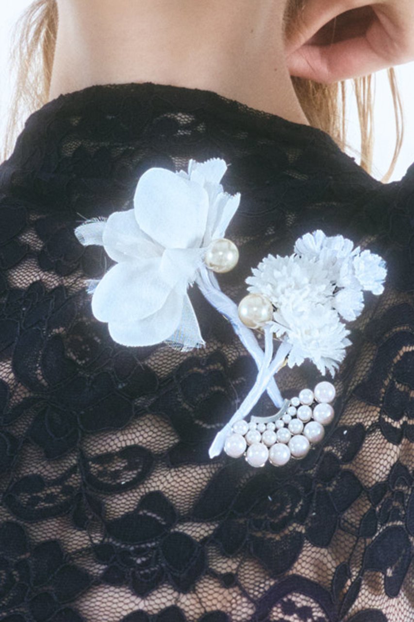 【イリスフォーセブン/IRIS 47】のblooming コサージュ 人気、トレンドファッション・服の通販 founy(ファニー) 　ファッション　Fashion　レディースファッション　Fashion for Women　シュシュ&ヘアアクセ/ヘアアレンジ　Scrunchies & Hair Accessories　おすすめ　Recommended / Our Picks　アクセサリー　Fashion Accessories　シアー　Sheer, See-Through　スタイリッシュ　Stylish, Fashionable　パール　Pearl, Pearl Accent　モノトーン　Monotone, Black and White　other-2|ID: prp329100004216008 ipo3291000000032802983