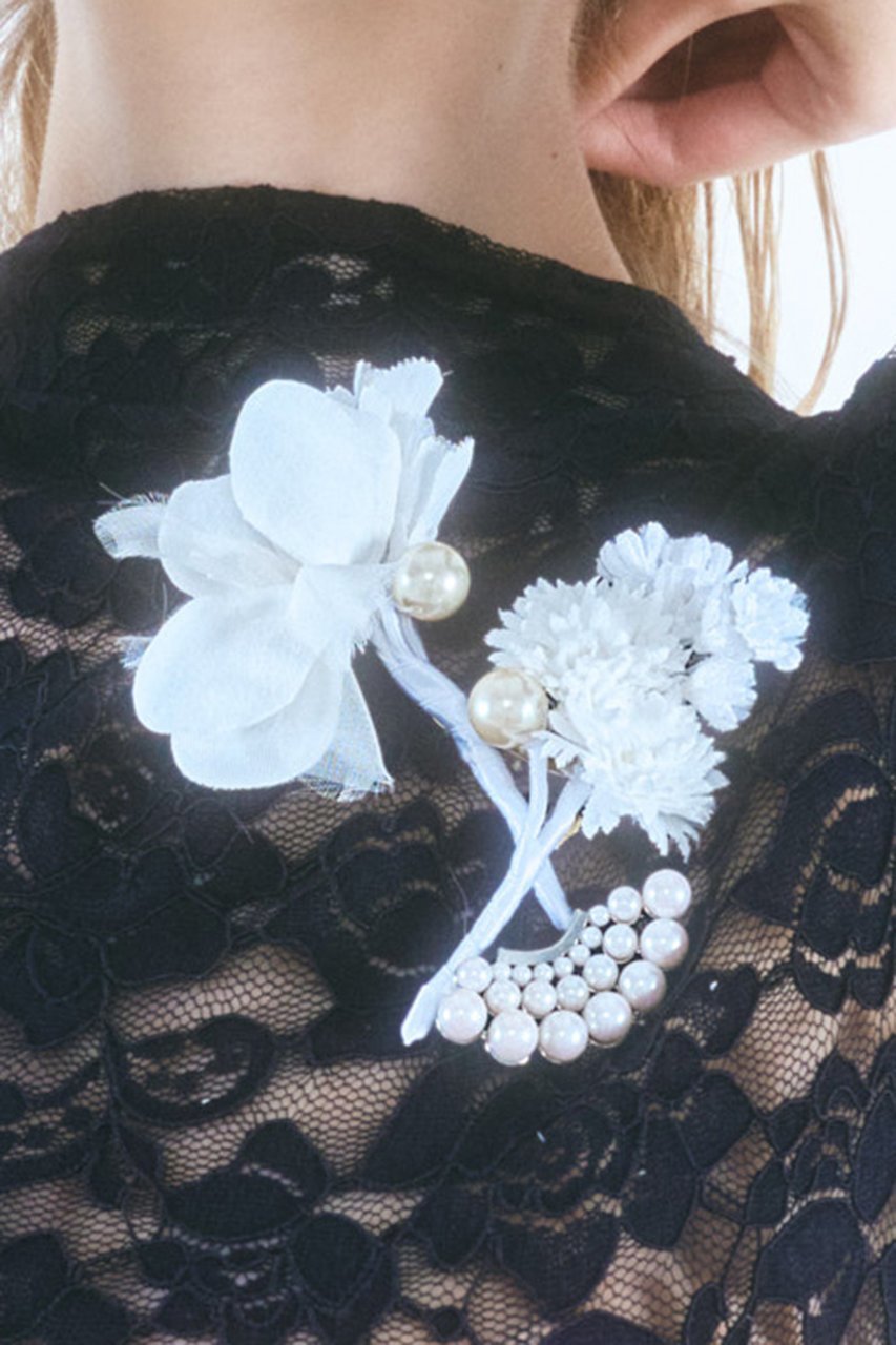 【イリスフォーセブン/IRIS 47】のbud コサージュ 人気、トレンドファッション・服の通販 founy(ファニー) 　ファッション　Fashion　レディースファッション　Fashion for Women　シュシュ&ヘアアクセ/ヘアアレンジ　Scrunchies & Hair Accessories　おすすめ　Recommended / Our Picks　アクセサリー　Fashion Accessories　アシンメトリー　Asymmetrical Style　サテン　Satin, Glossy Fabric　スタイリッシュ　Stylish, Fashionable　パール　Pearl, Pearl Accent　モチーフ　Motif, Design Theme　モノトーン　Monotone, Black and White　other-2|ID: prp329100004216009 ipo3291000000035487862