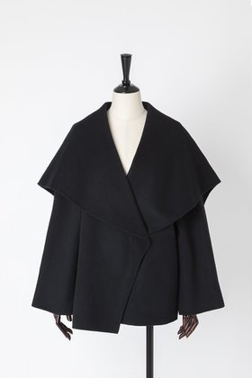 【オーヴィル/EAUVIRE】のケープカラーコート 人気、トレンドファッション・服の通販 founy(ファニー) ファッション Fashion レディースファッション Fashion for Women アウター Coat / Outerwear Collection コート・ロングコート・ピーコート Long Coats, Peacoats & More なめらか Smooth, Silky Texture アシンメトリー Asymmetrical Style ショート Short, Short Length ヘムライン Hemline, Bottom Cut エレガント 上品 Elegant |ID:prp329100004230860
