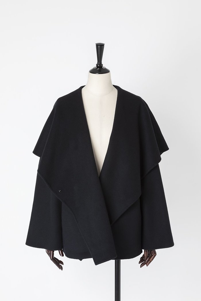 【オーヴィル/EAUVIRE】のケープカラーコート インテリア・キッズ・メンズ・レディースファッション・服の通販 founy(ファニー) https://founy.com/ ファッション Fashion レディースファッション Fashion for Women アウター Coat / Outerwear Collection コート・ロングコート・ピーコート Long Coats, Peacoats & More なめらか Smooth, Silky Texture アシンメトリー Asymmetrical Style ショート Short, Short Length ヘムライン Hemline, Bottom Cut エレガント 上品 Elegant |ID: prp329100004230860 ipo3291000000036138514