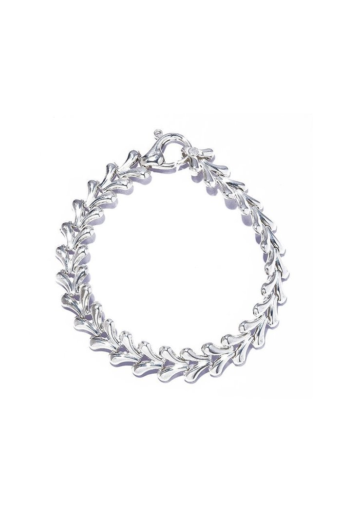 【クイップ クエイント/quip queint】のherringbone M ブレスレット インテリア・キッズ・メンズ・レディースファッション・服の通販 founy(ファニー) https://founy.com/ ファッション Fashion レディースファッション Fashion for Women ジュエリー Jewelry ファッションリング Fashion Rings チェーン＆カフブレスレット Cuff & Chain Bracelets バングル・カフブレスレット Bangles & Cuff Bracelets クール Cool, Chic シルバー Silver, Metallic Silver ブレスレット Bracelet, Wristband モダン Modern, Contemporary エレガント 上品 Elegant |ID: prp329100004230916 ipo3291000000035755789